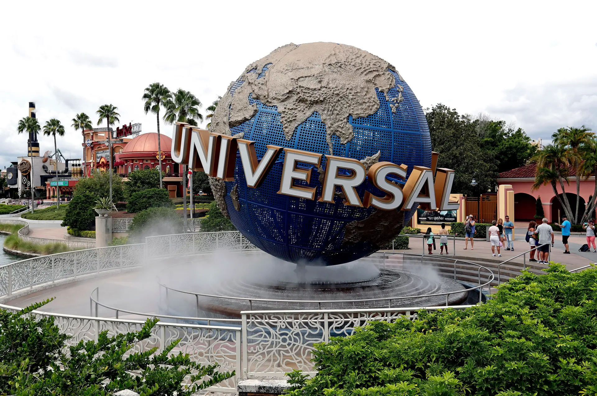 Estúdios Universal vão estrear filmes simultaneamente em salas e na TV