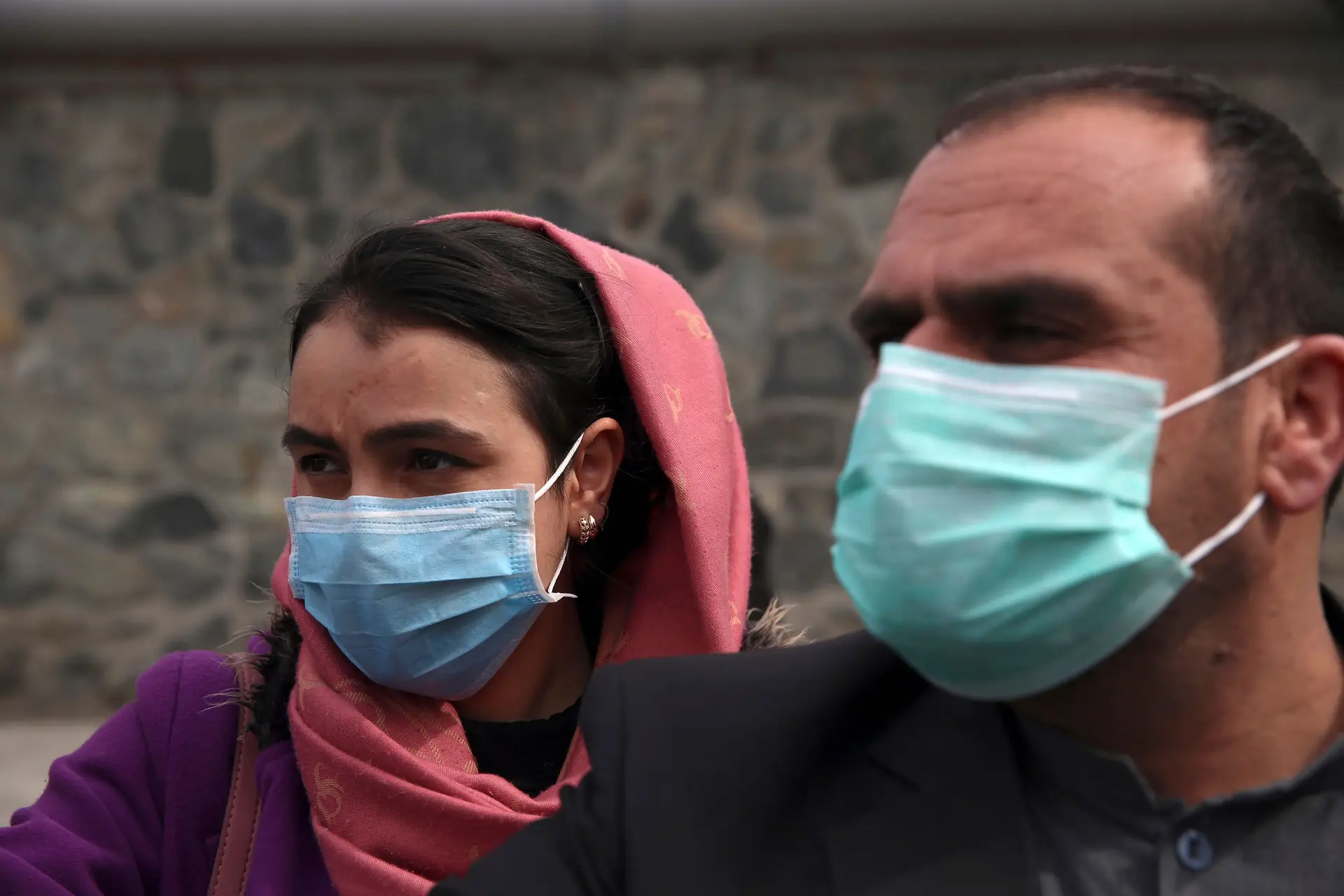 37 suspeitos de estarem infetados com Covid-19 fogem de hospital no Afeganistão