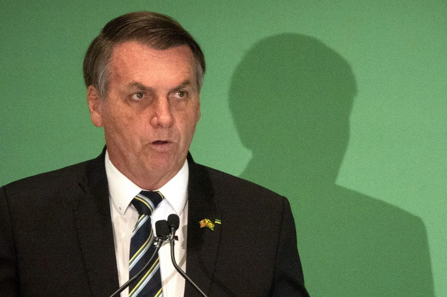 Bolsonaro considera "histérica" decisão de suspender provas devido à Covid-19