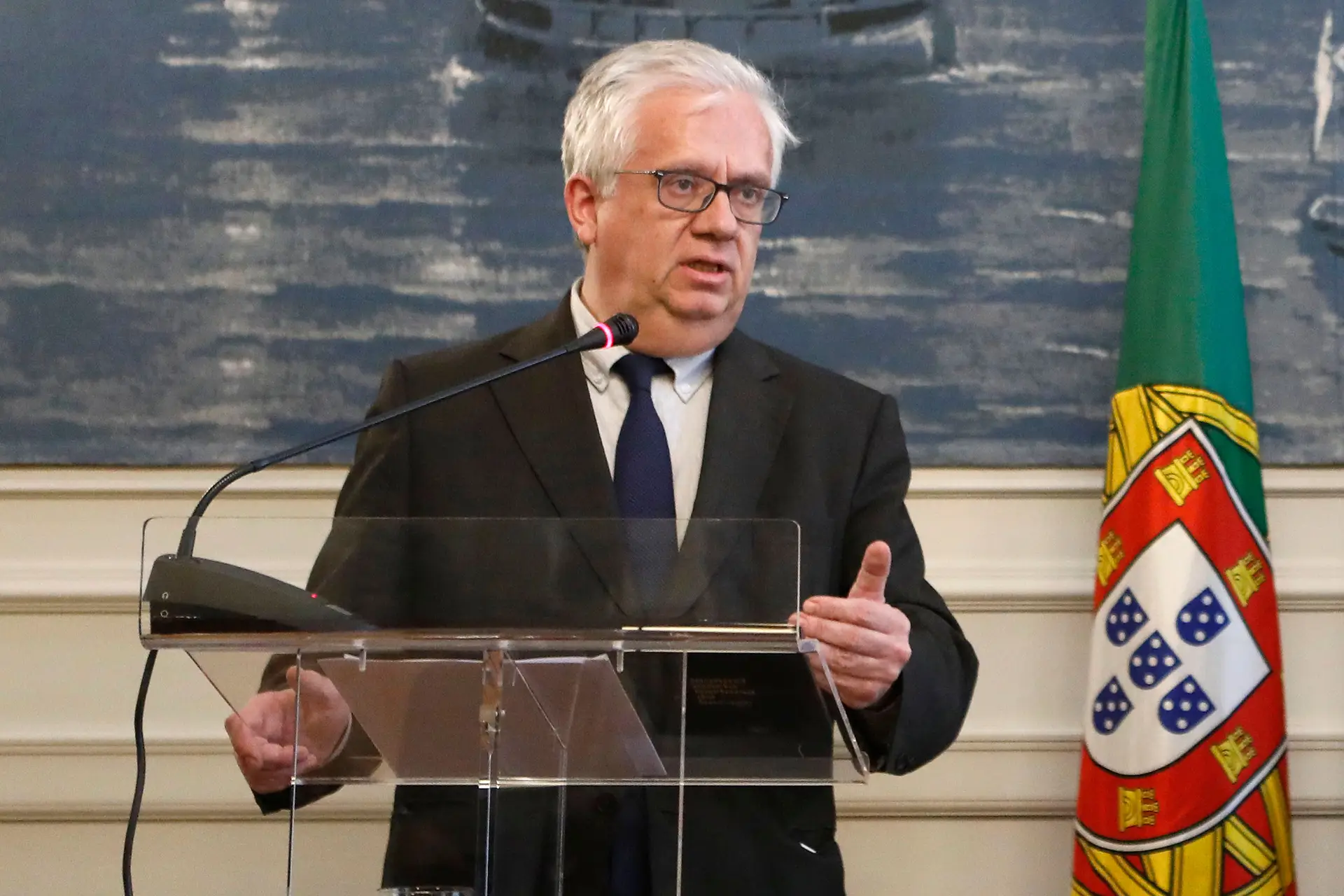 Fronteiras nacionais vão permanecer sob controlo apertado até 15 de maio