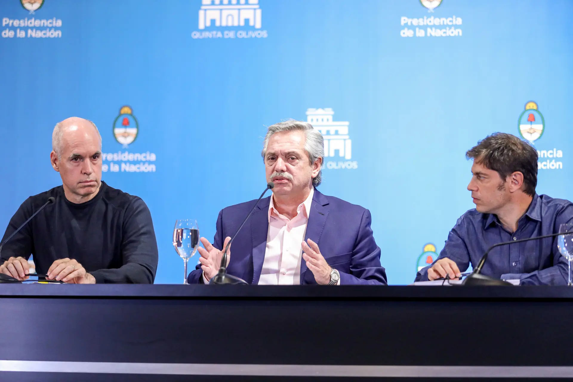 Argentina fecha fronteiras e suspende aulas