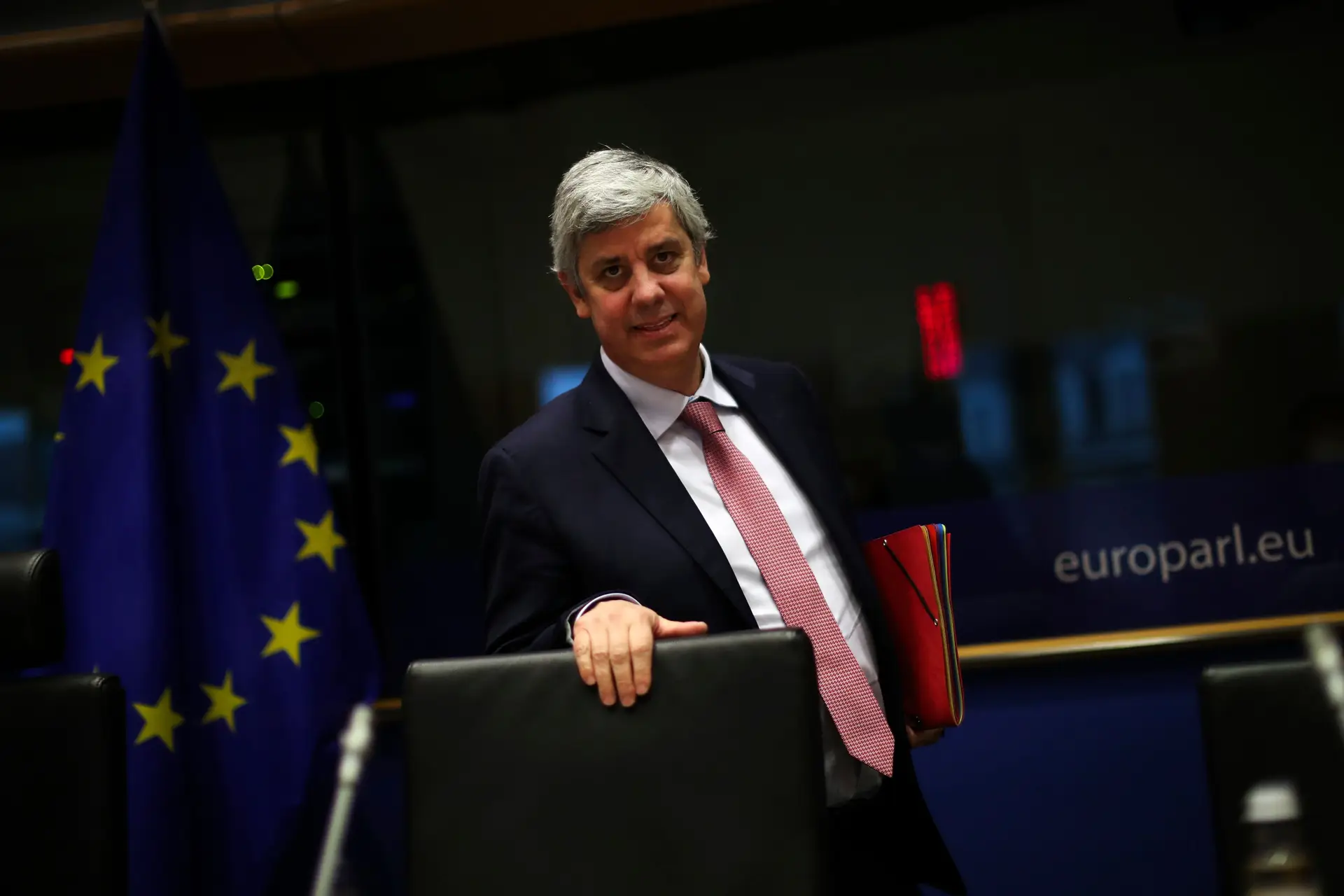 Covid-19: Eurogrupo reúne-se para responder a apelo de líderes da UE