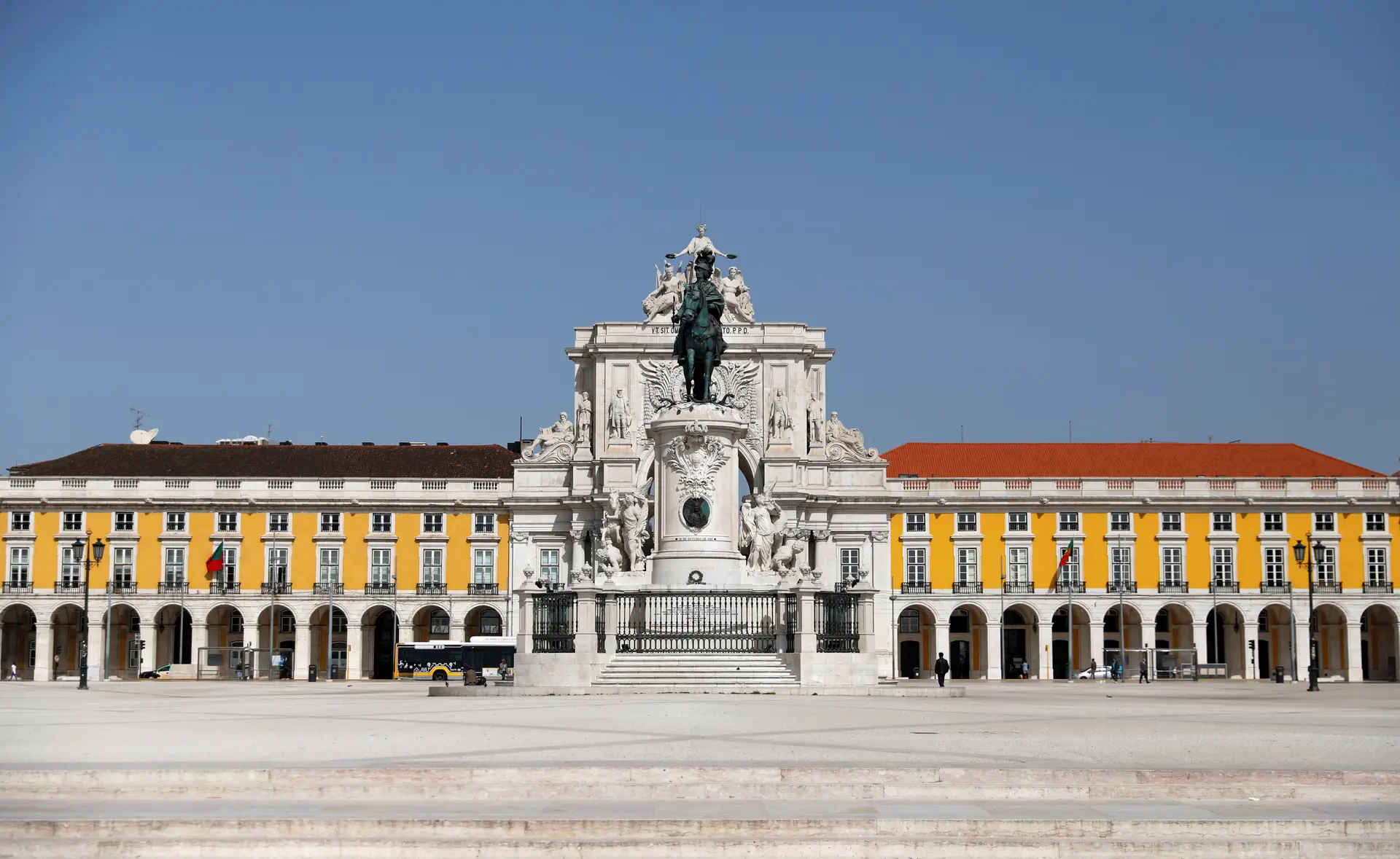 Portugal em estado de emergência. 642 casos de Covid-19 no país