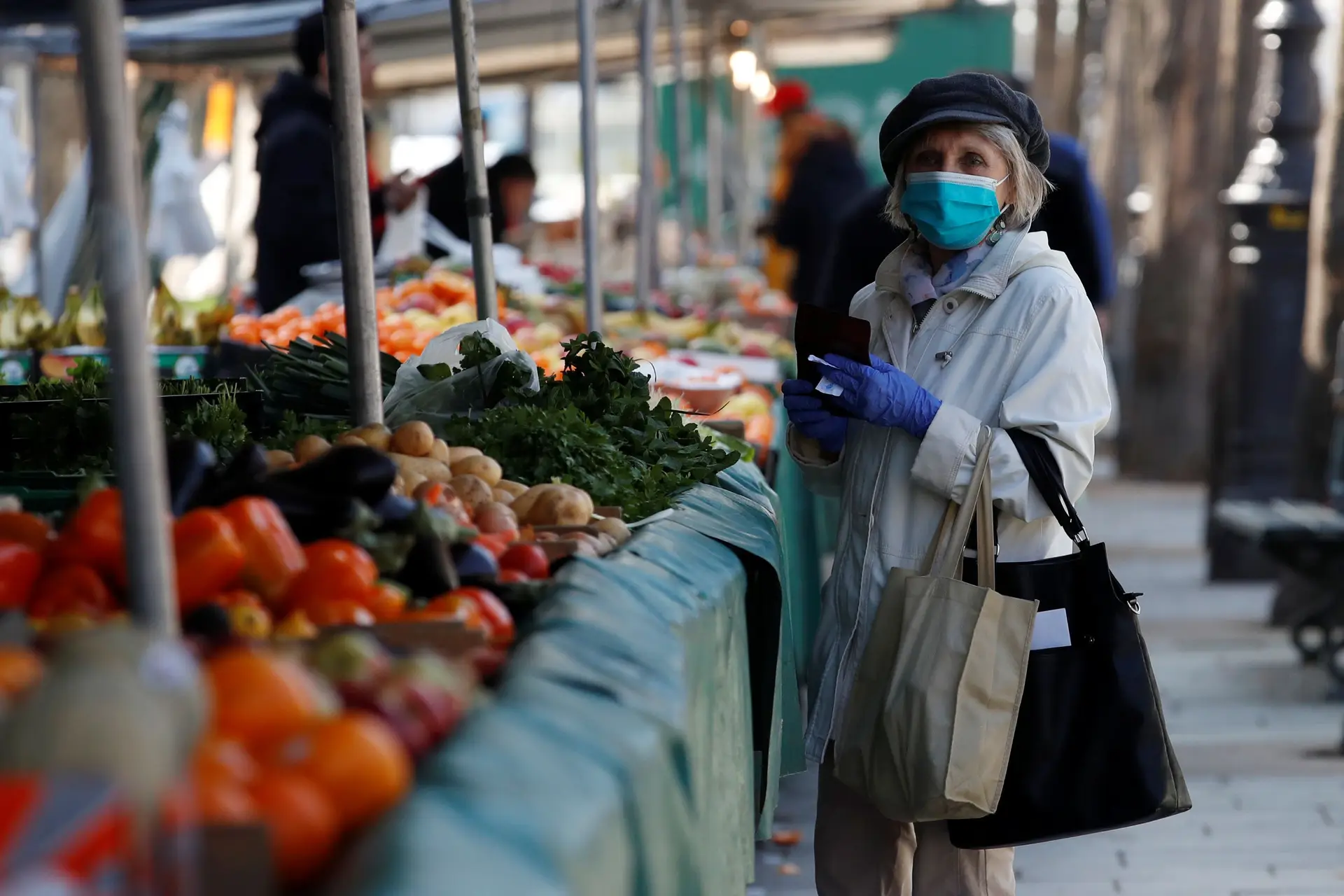 DGS lança manual para orientar consumo e compra de alimentos durante pandemia de Covid-19