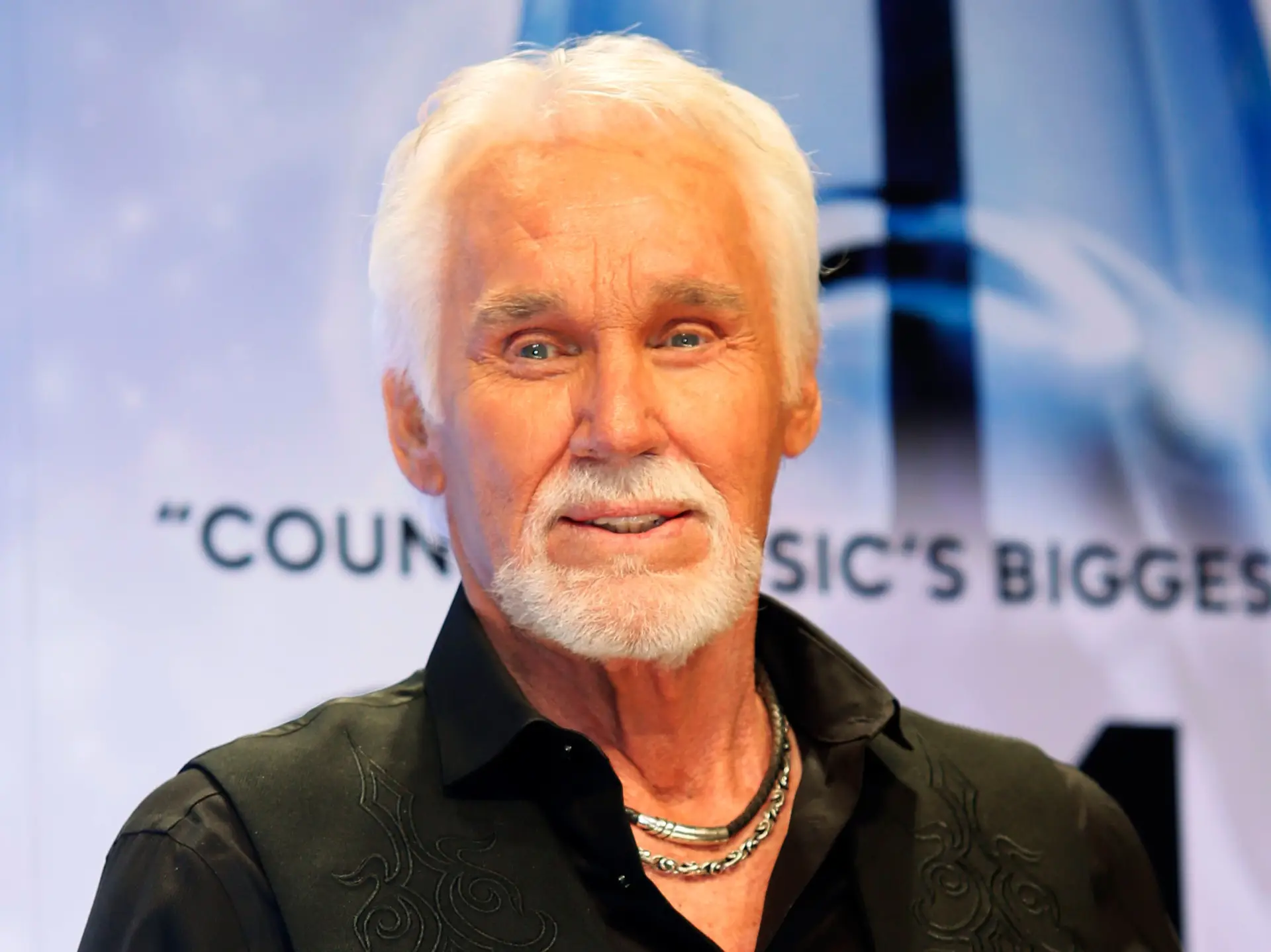 O cantor de música country Kenny Rogers morreu a 20 de março aos 81 anos