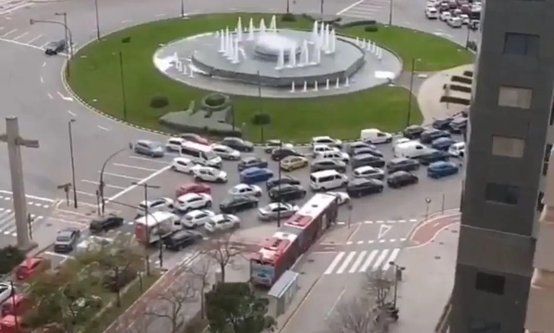Espanhóis furam quarentena e provocam engarrafamentos em Valência