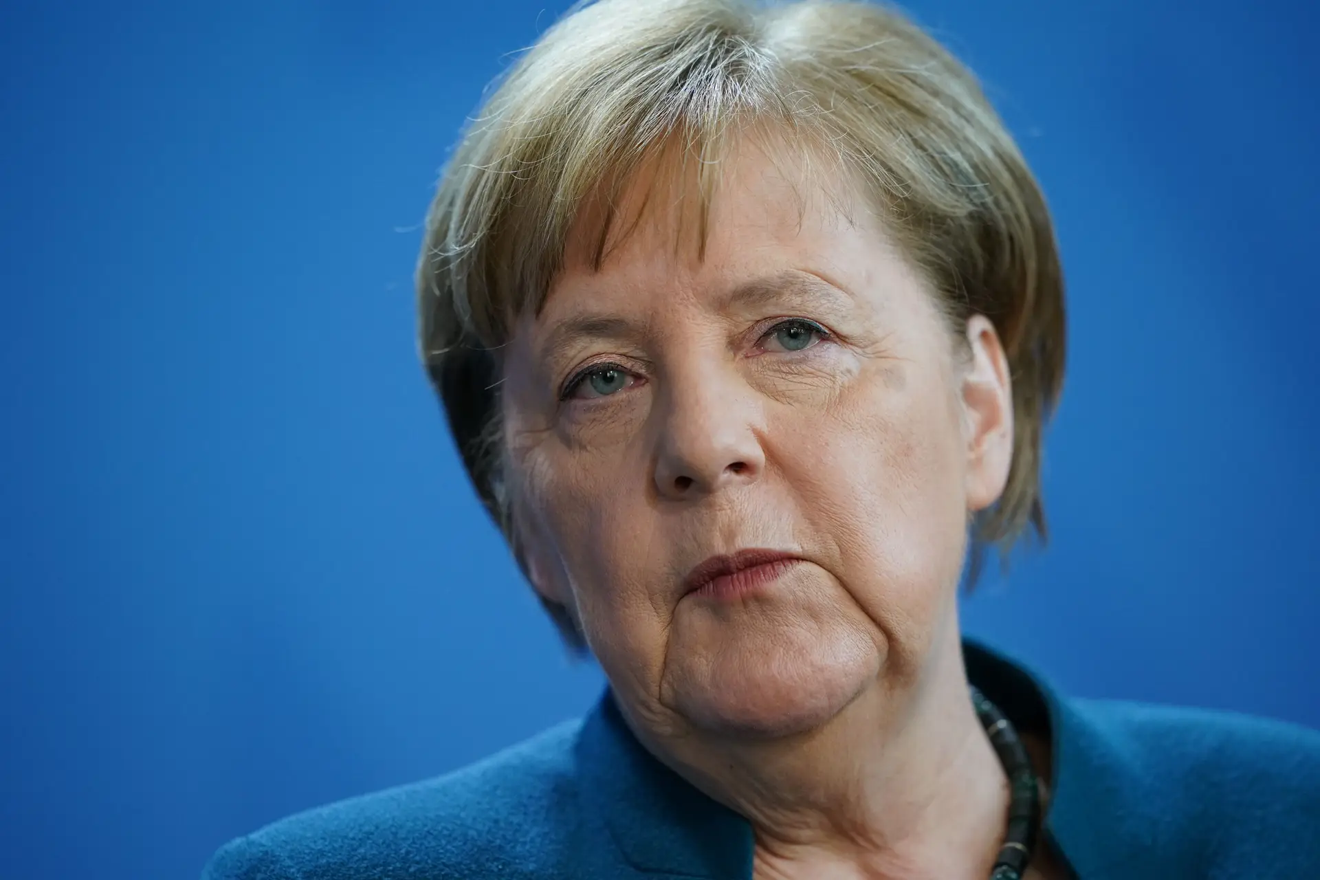 Angela Merkel em quarentena após contacto com médico infetado com coronavírus