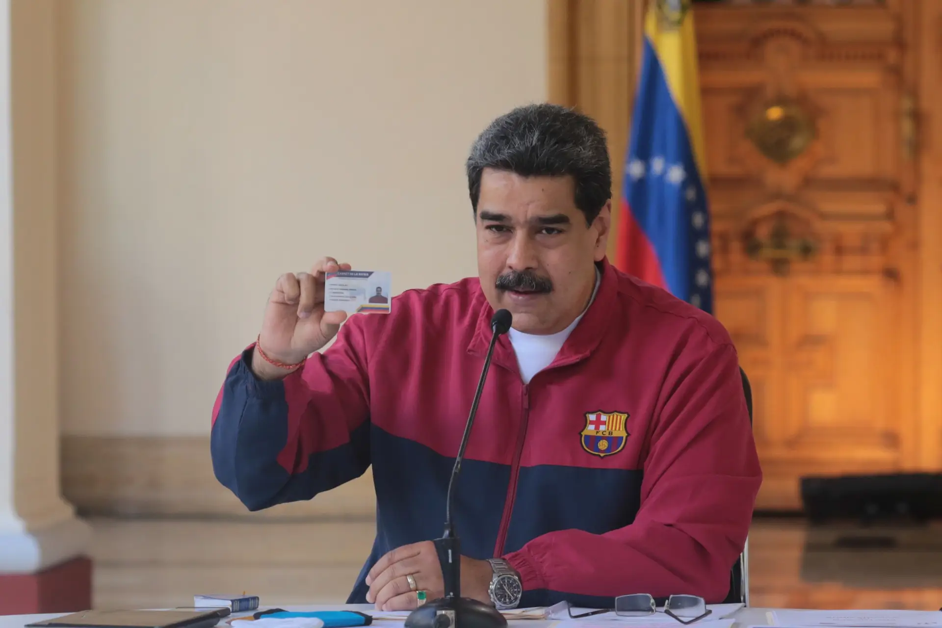 Covid-19: Maduro proíbe despedimentos e suspende pagamento de rendas na Venezuela