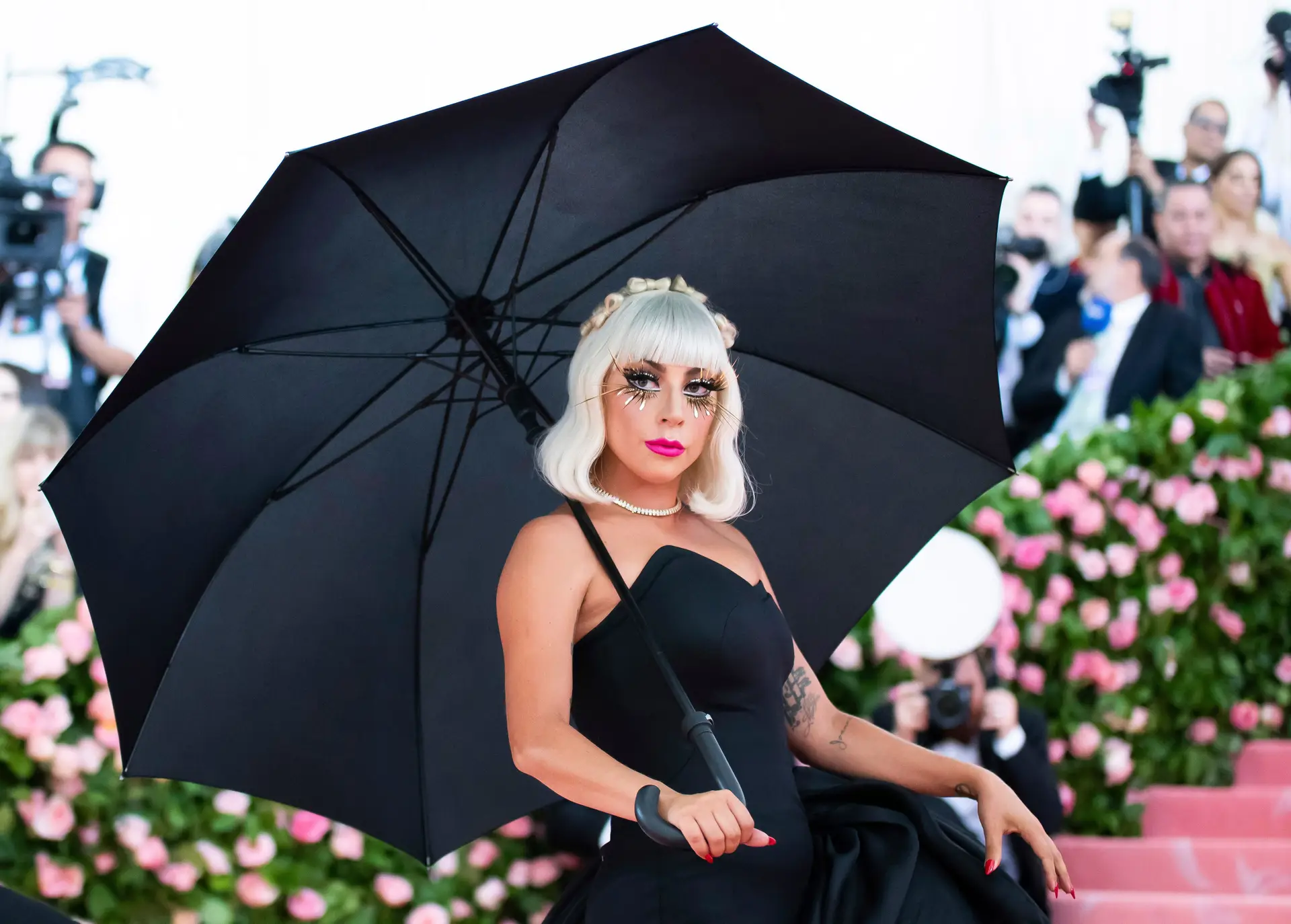 Lady Gaga adia lançamento de novo disco por causa da Covid-19