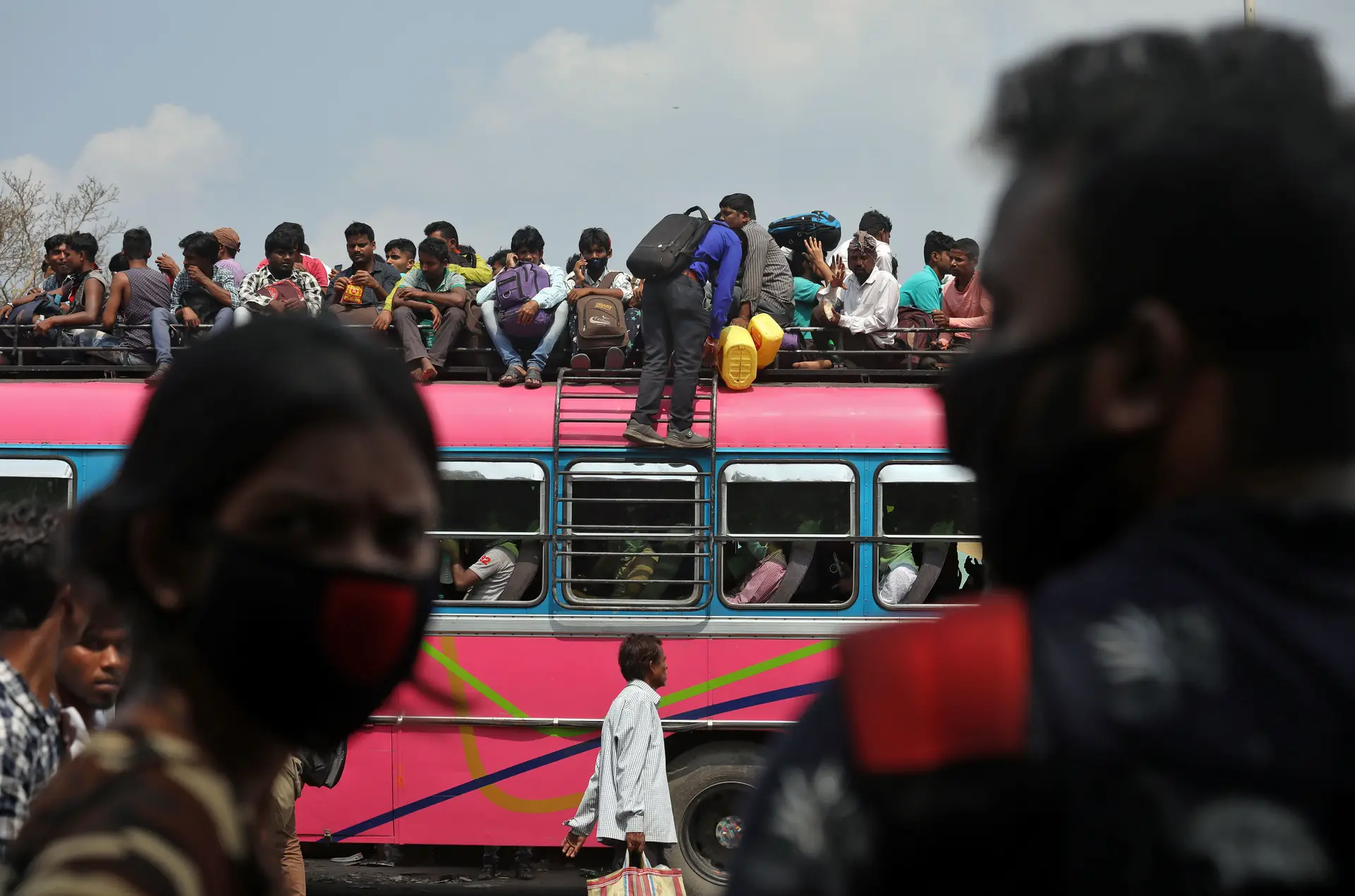 1,3 mil milhões de habitantes em confinamento na Índia para tentar conter pandemia de covid-19