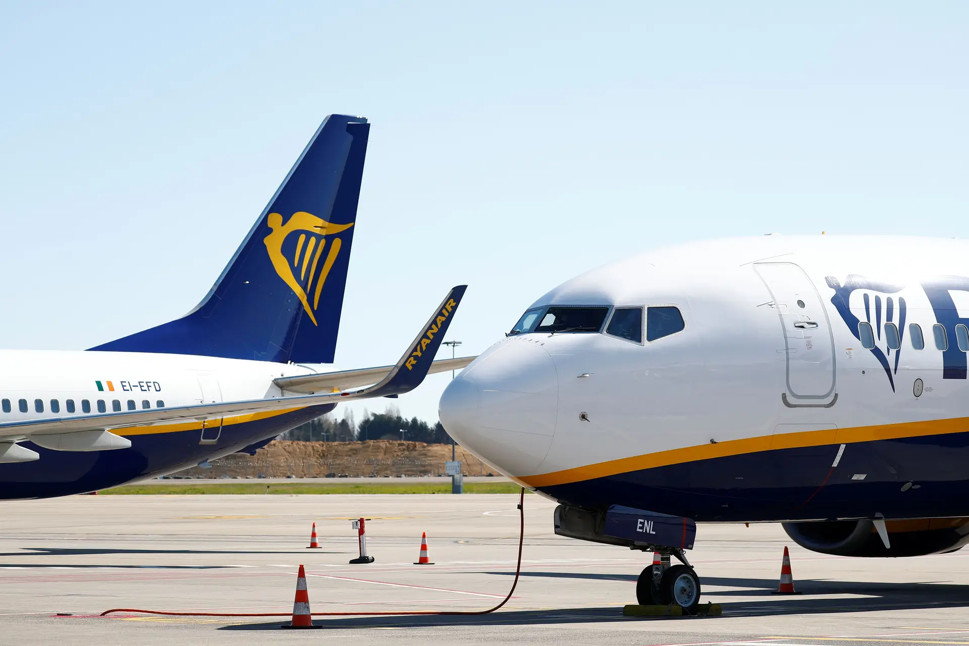 Ryanair admite avançar com despedimentos e redução da frota em Portugal