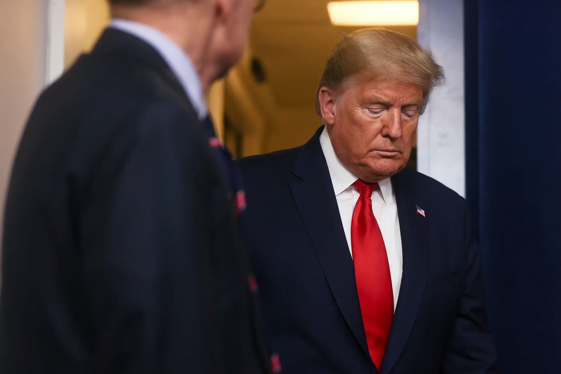 Trump quer EUA a voltar à normalidade até à Páscoa