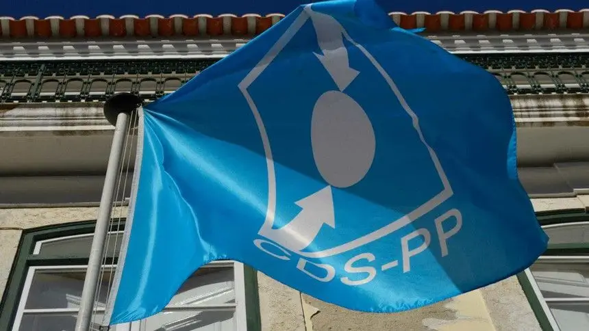 CDS-PP disponibiliza 'outdoors' às autarquias para divulgação de informação sobre covid-19