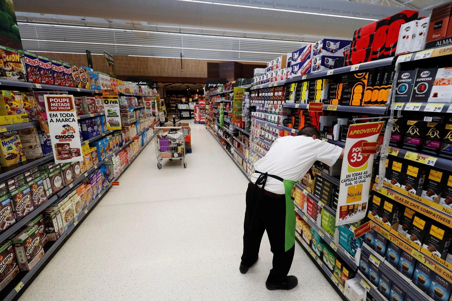 Governo diz que há "retoma de normalidade" na afluência aos supermercados