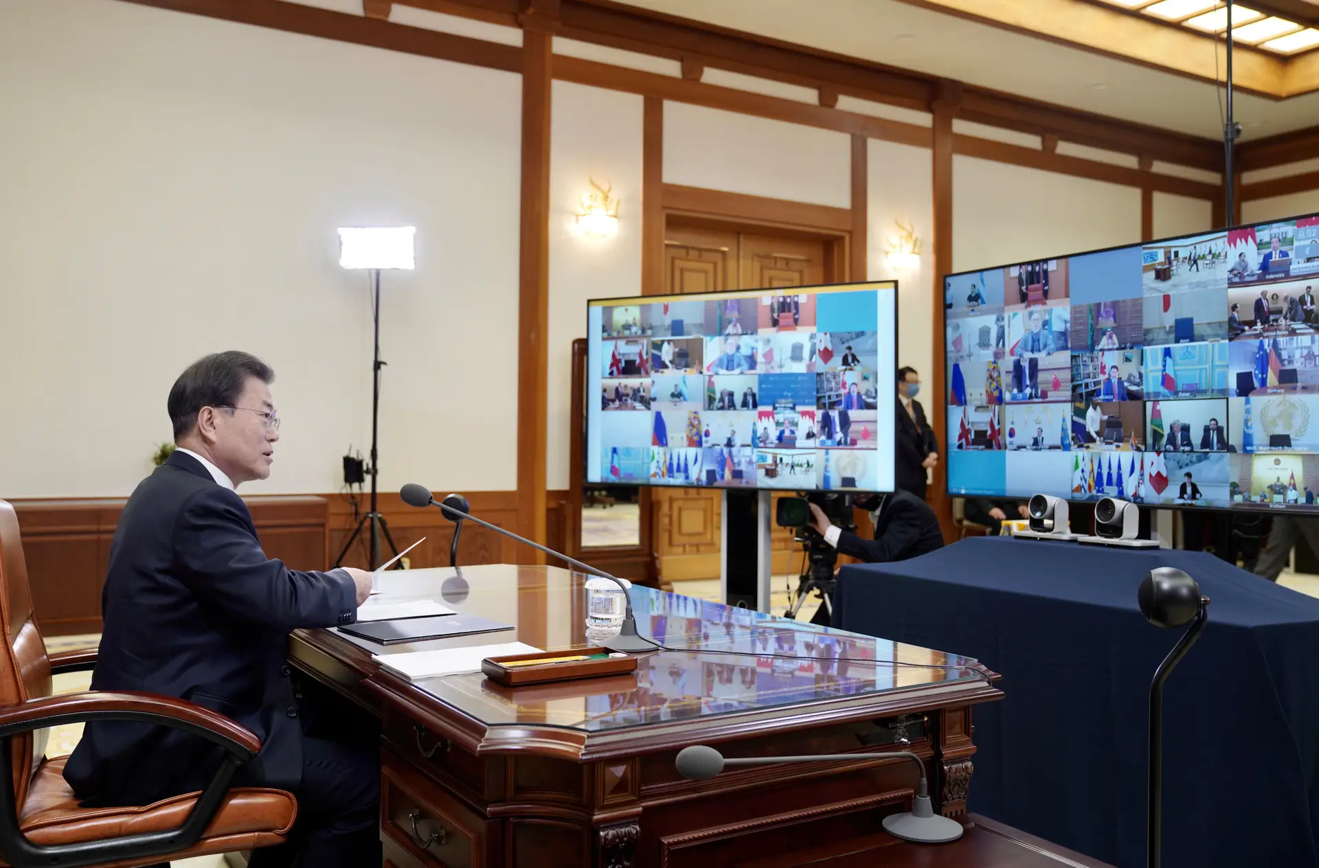 Presidente da Coreia do Sul em videoconferência com os restantes membros do G20.