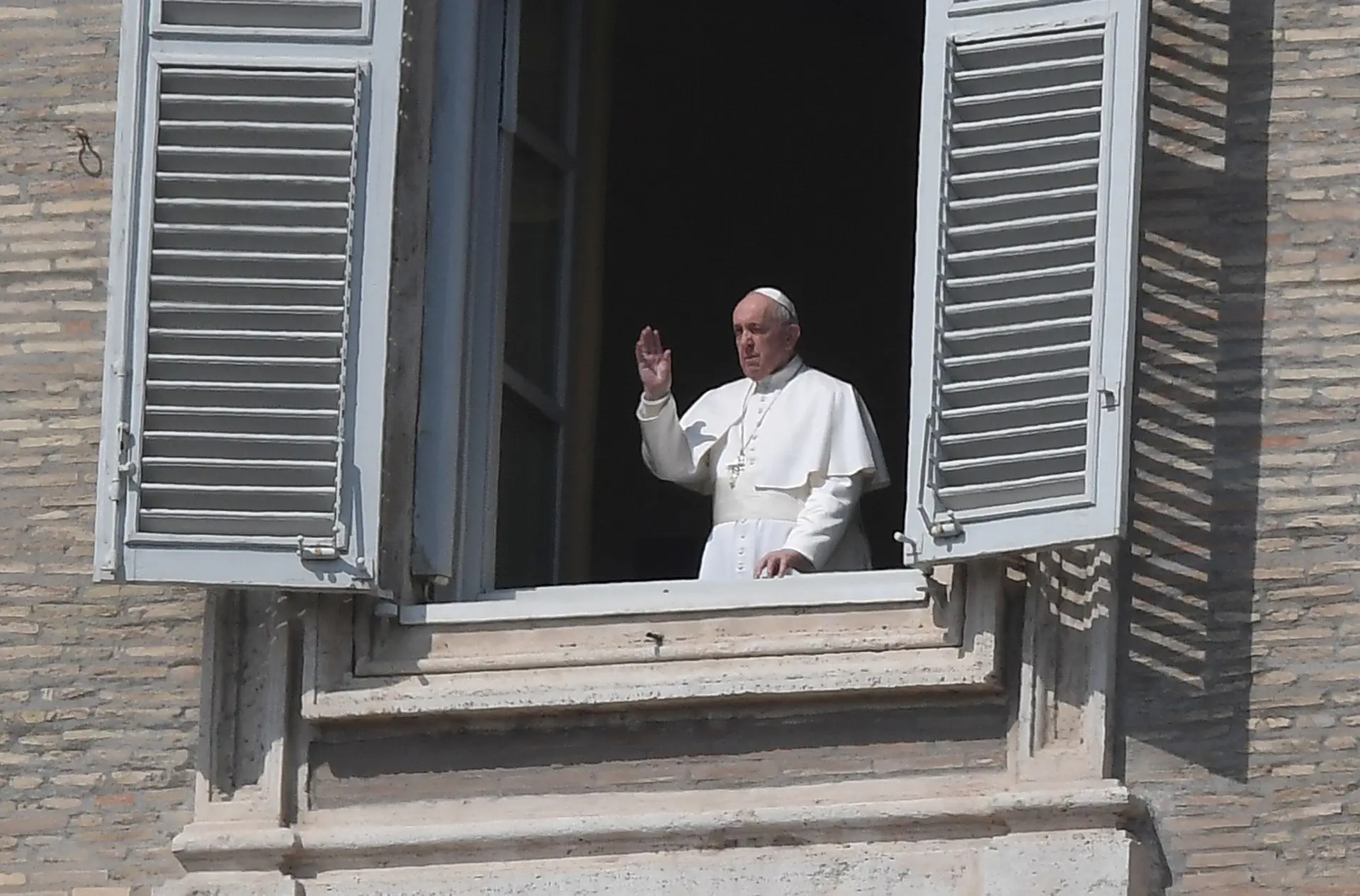 Covid-19: Teste feito a Papa Francisco deu negativo
