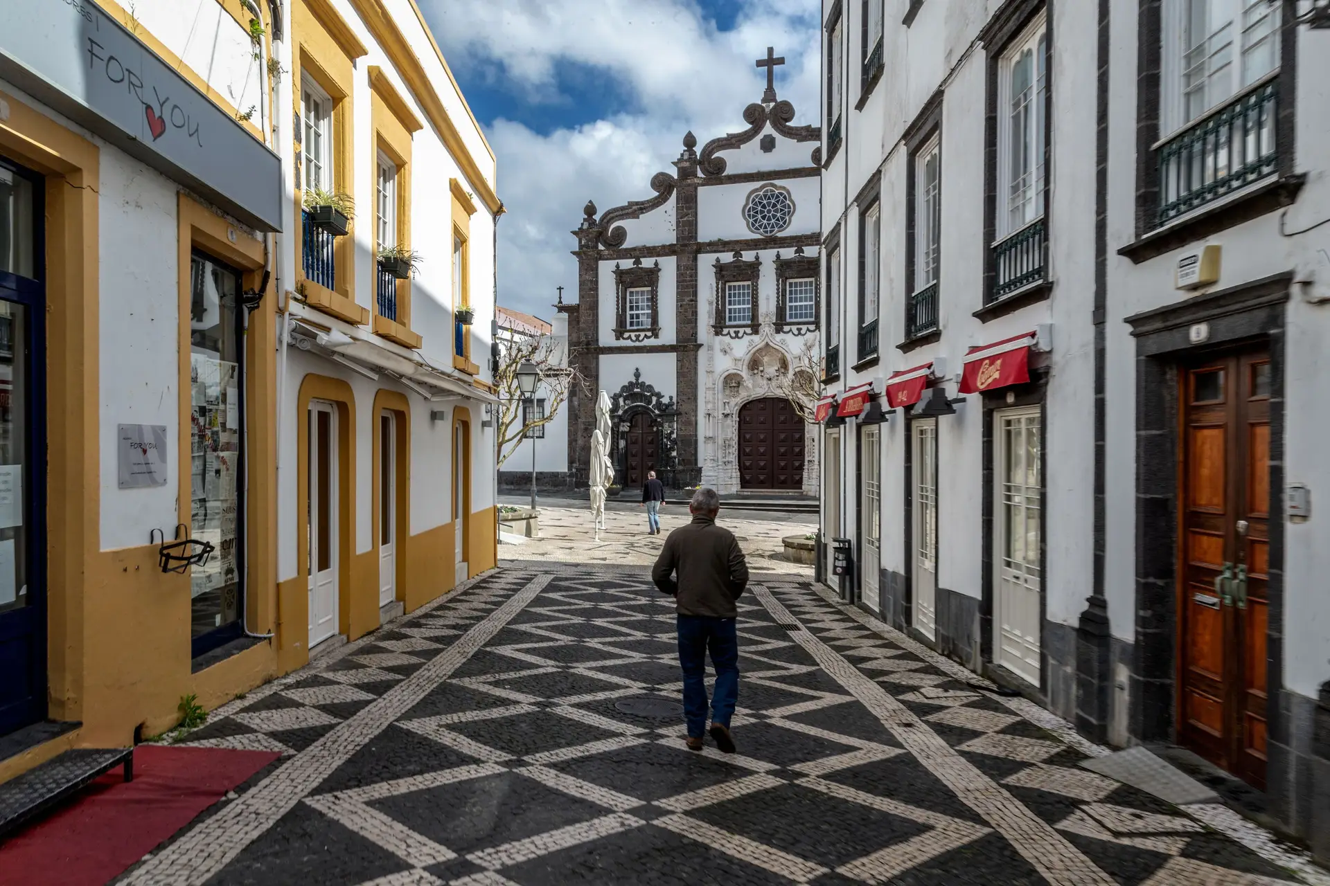 Movimento "Todos pelos Açores" vai doar 11 ventiladores e 16 monitores a hospitais do arquipélago