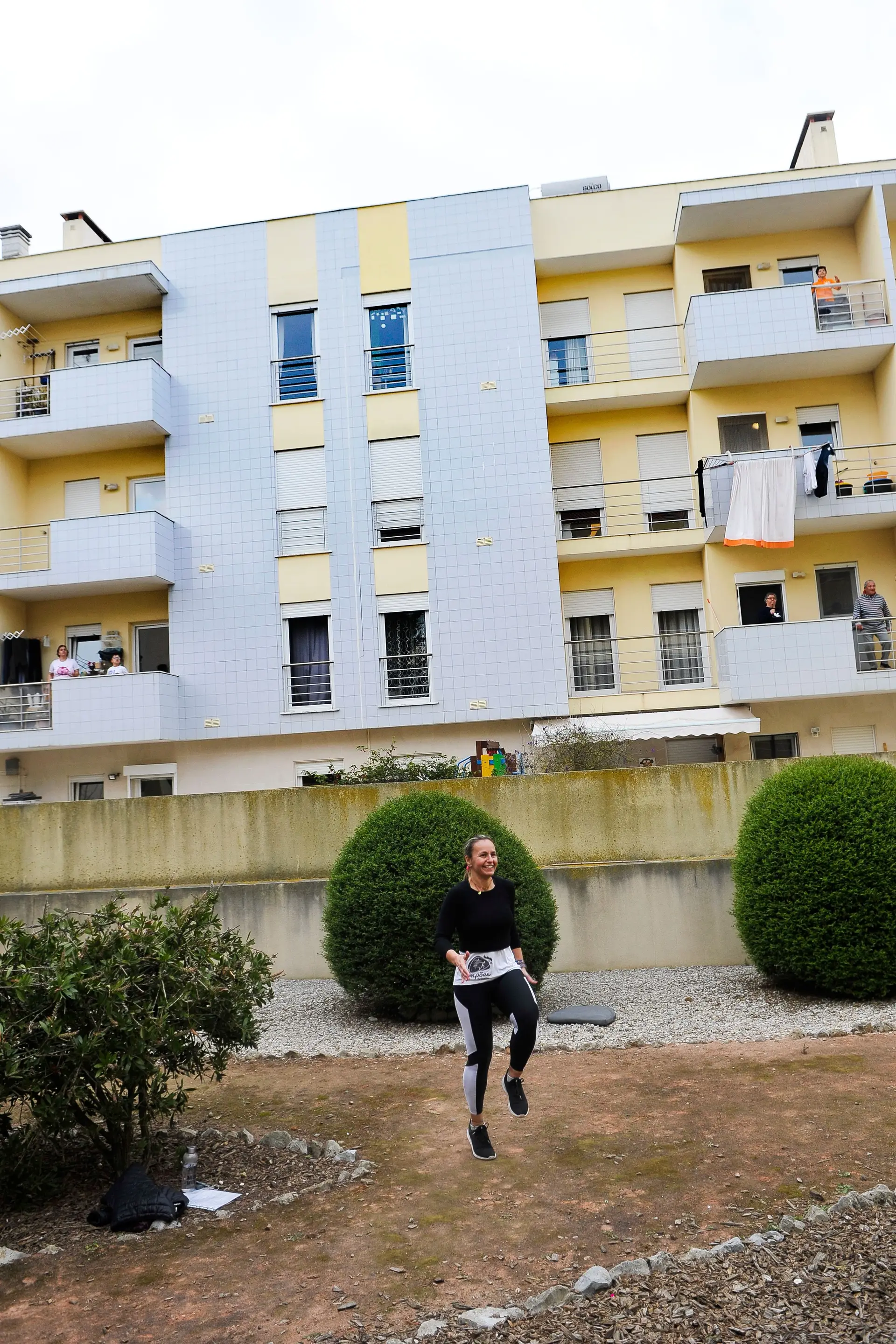 Ginástica à janela nas Caldas da Rainha