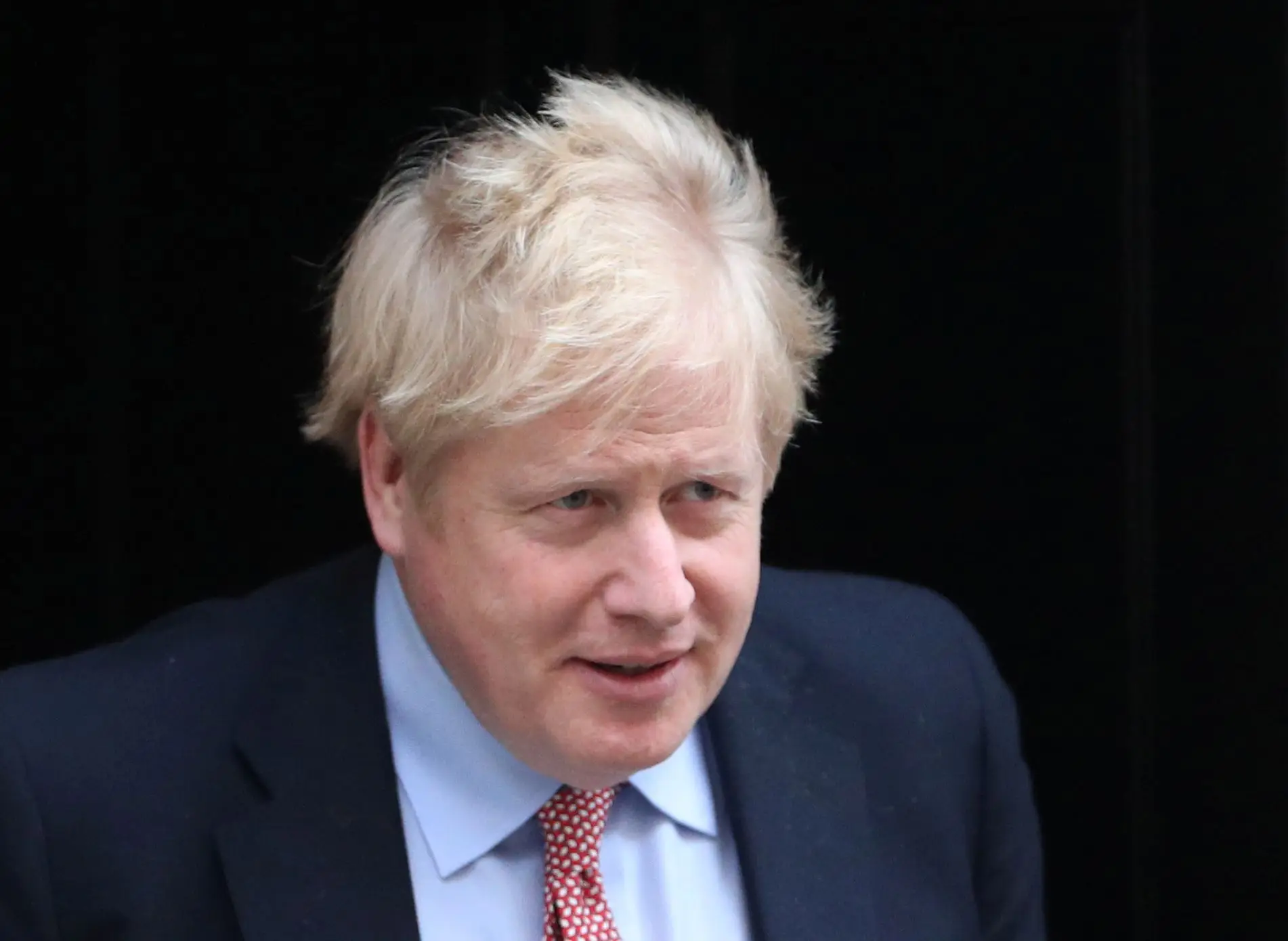 Boris Johnson internado na unidade de cuidados intensivos