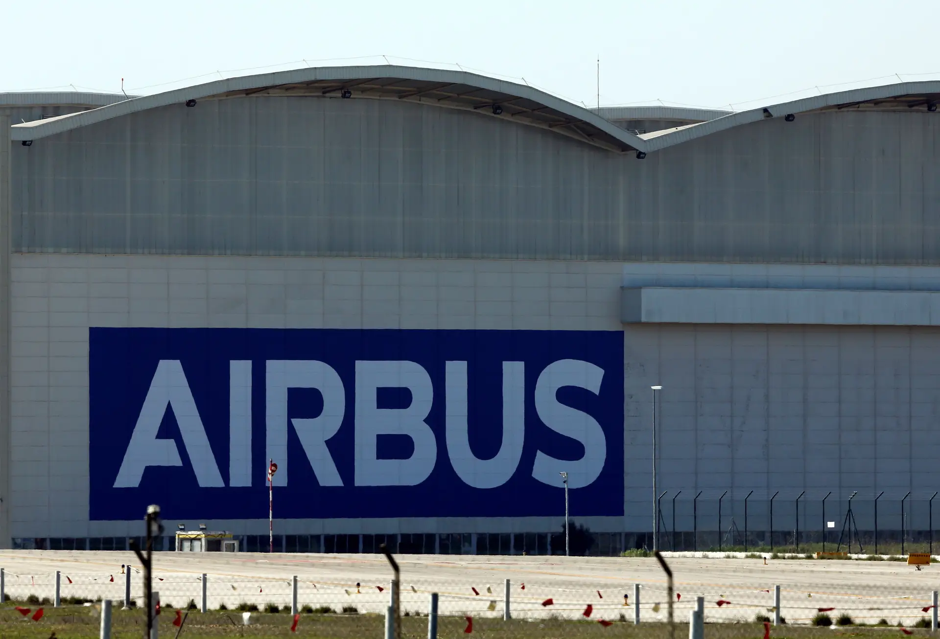 Airbus anuncia redução de um terço na produção de aviões