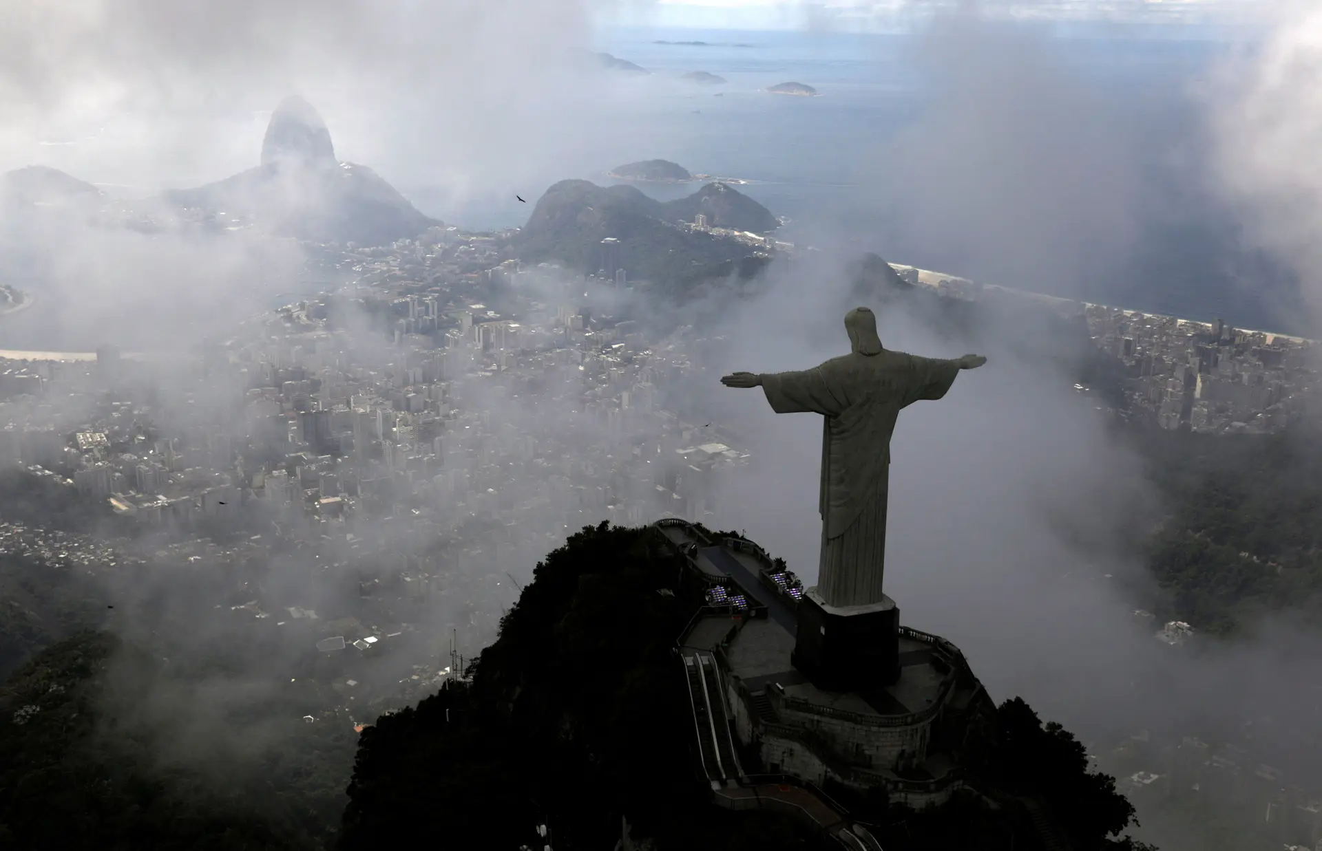 Brasil proíbe entrada de estrangeiros por via aérea