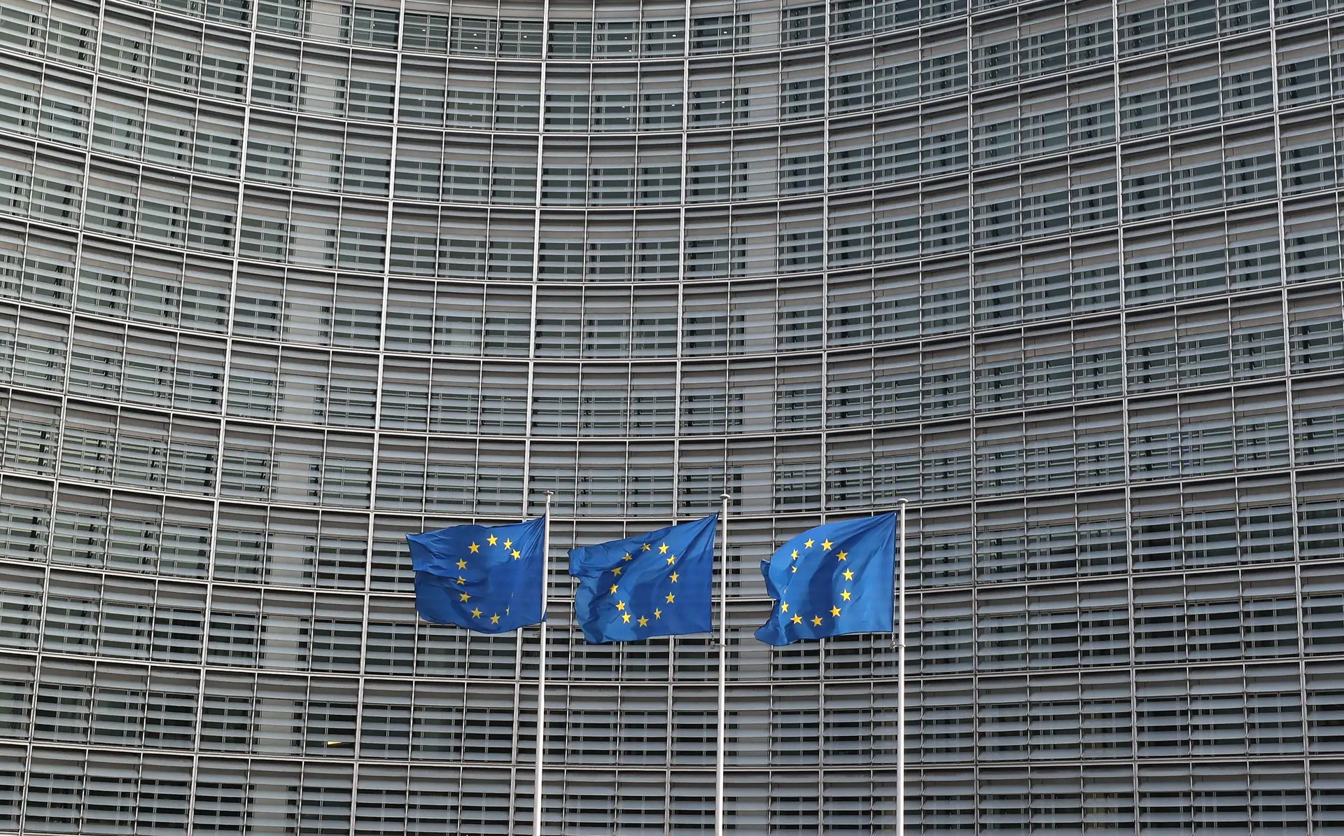Bruxelas lança site com informação em tempo real sobre fronteiras e transportes