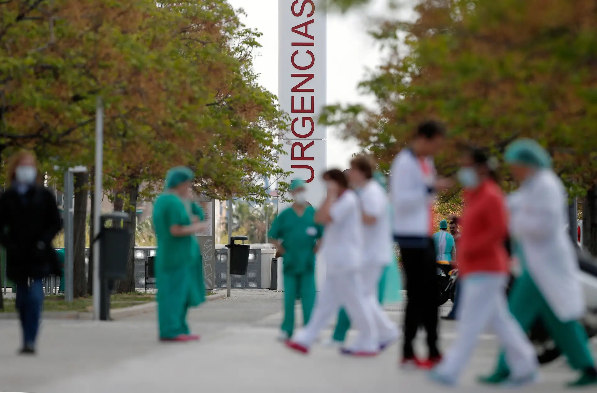 Mais de 12.000 profissionais de saúde espanhóis infetados com Covid-19