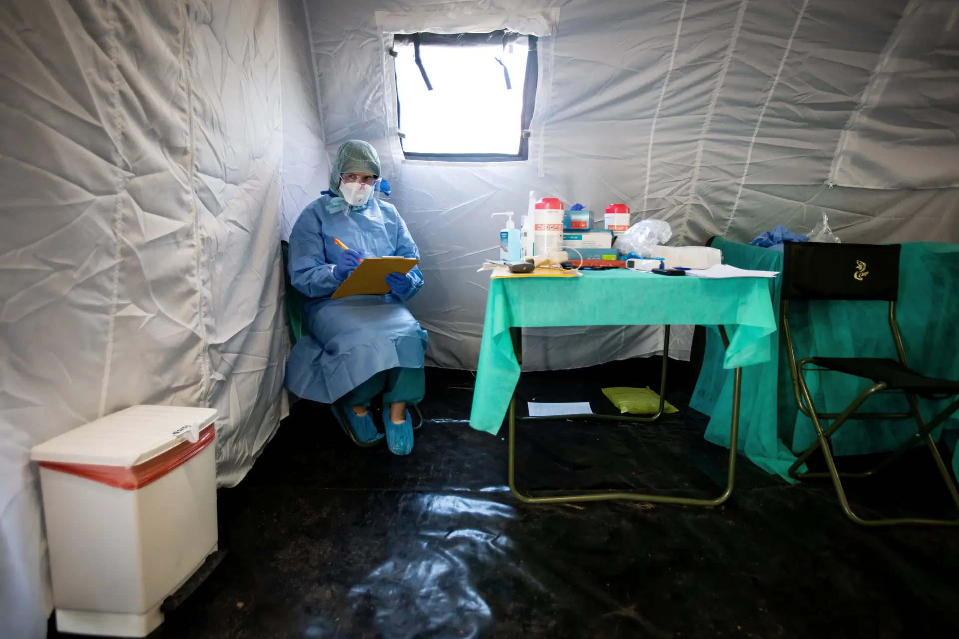 Médicos polacos em Itália para ajudar e aprender