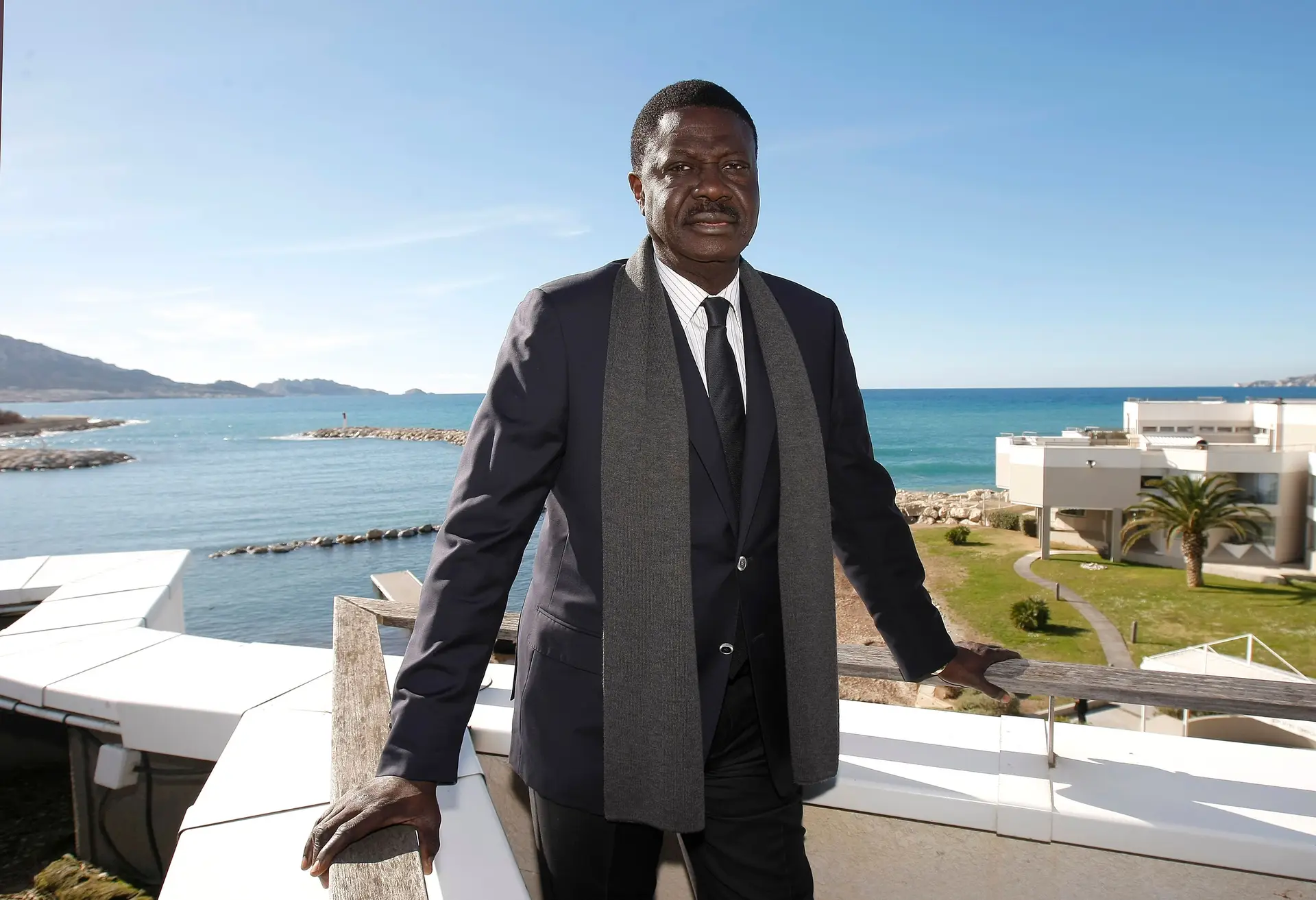 Antigo presidente do Marselha Pape Diouf morre aos 68 anos vítima de Covid-19