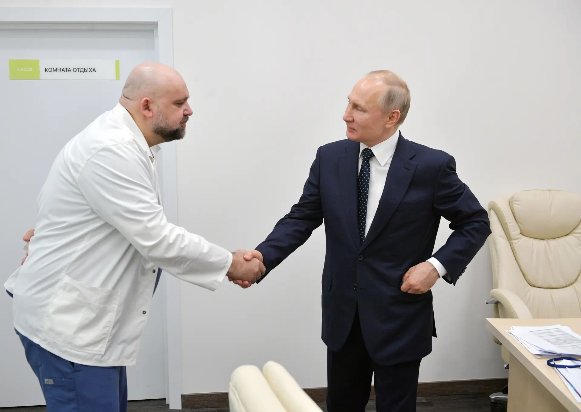 Médico que se encontrou com Putin infetado com coronavírus