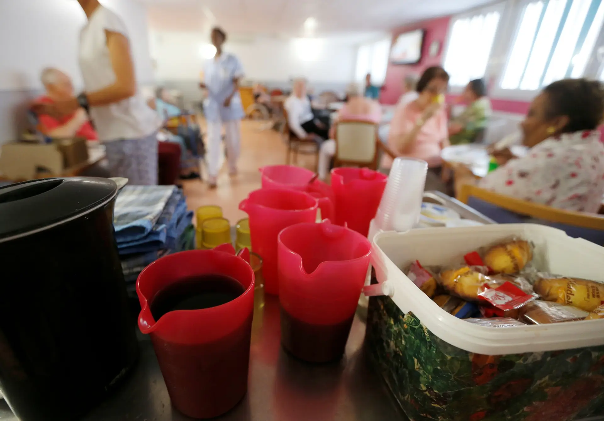 Quase 900 utentes de lares em França morreram com Covid-19
