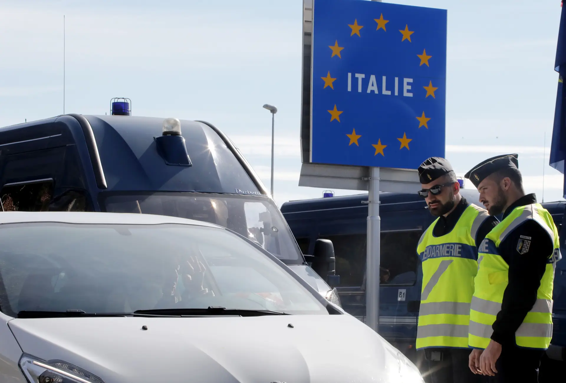 França prolonga controlos fronteiriços até final de outubro