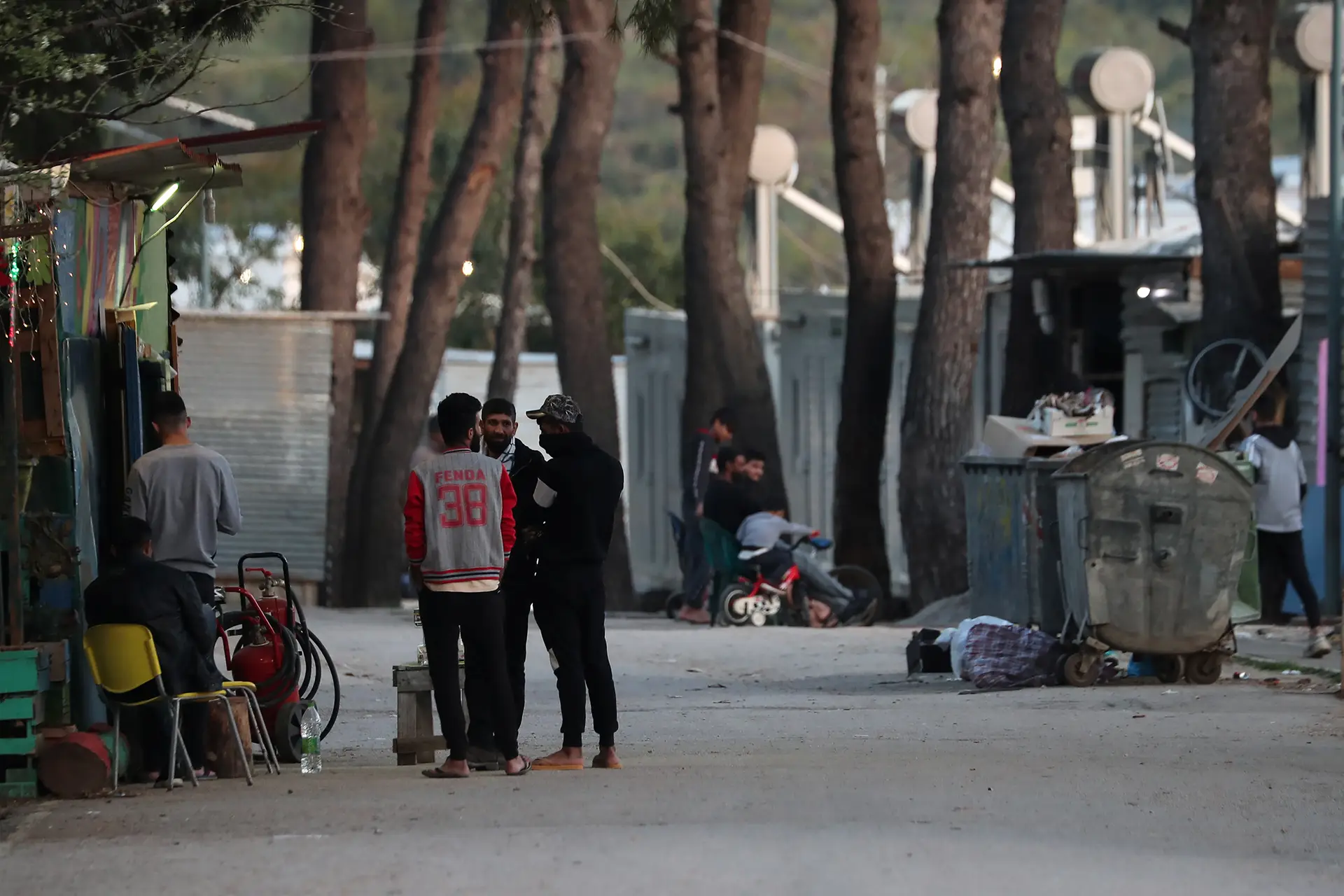 Covid-19: Grécia impõe quarentena em campo de refugiados com duas mil pessoas
