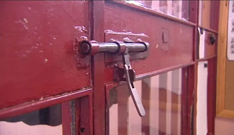Mais de 160 reclusos libertados esta terça-feira de manhã