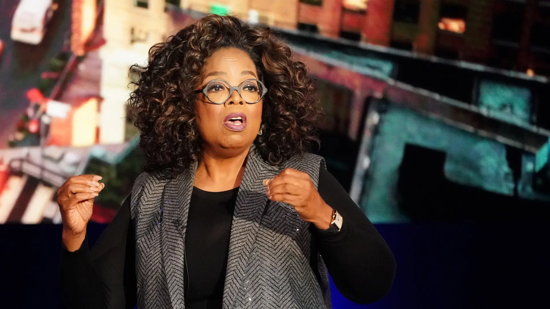 Oprah doa 10 milhões de dólares para apoiar combate ao coronavírus