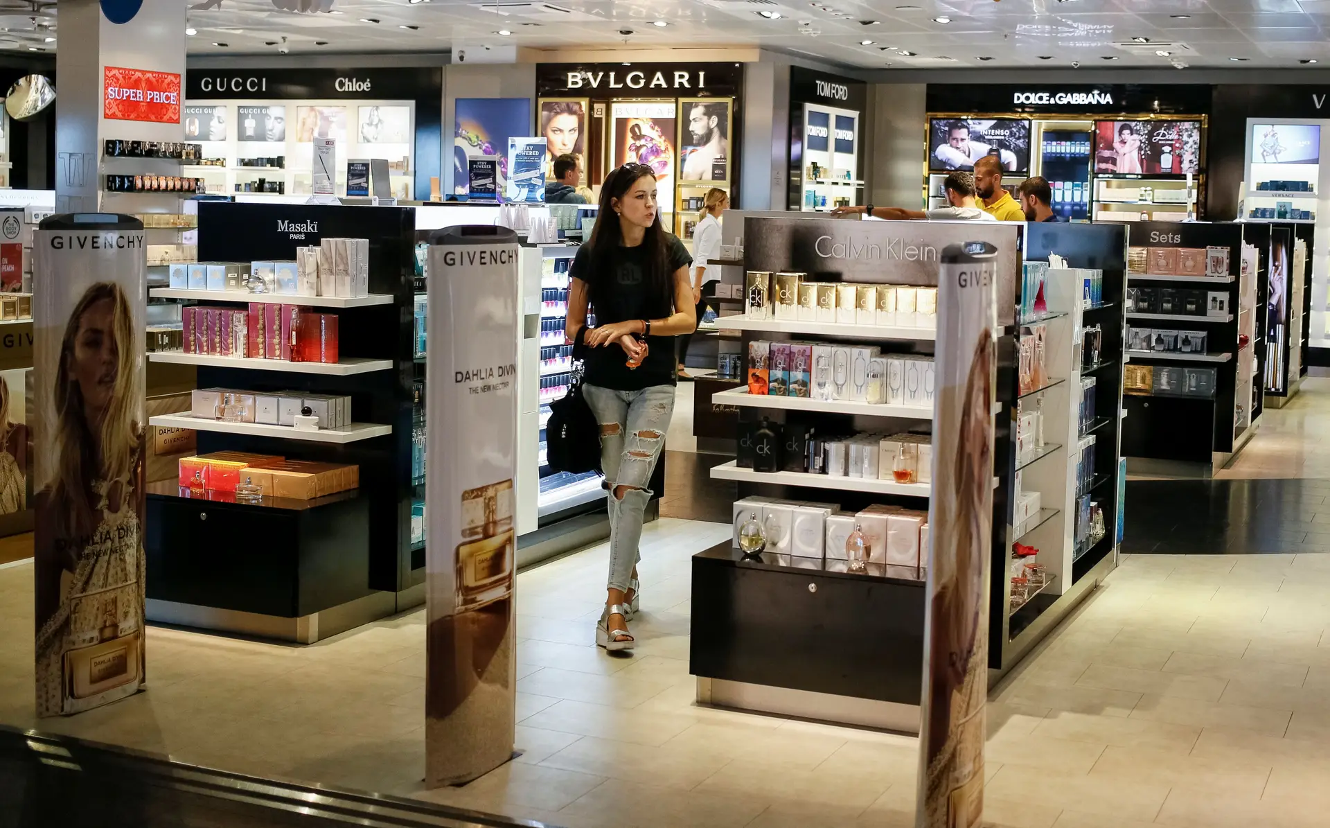 Covid-19: Dispensados 30% dos trabalhadores das lojas dos aeroportos