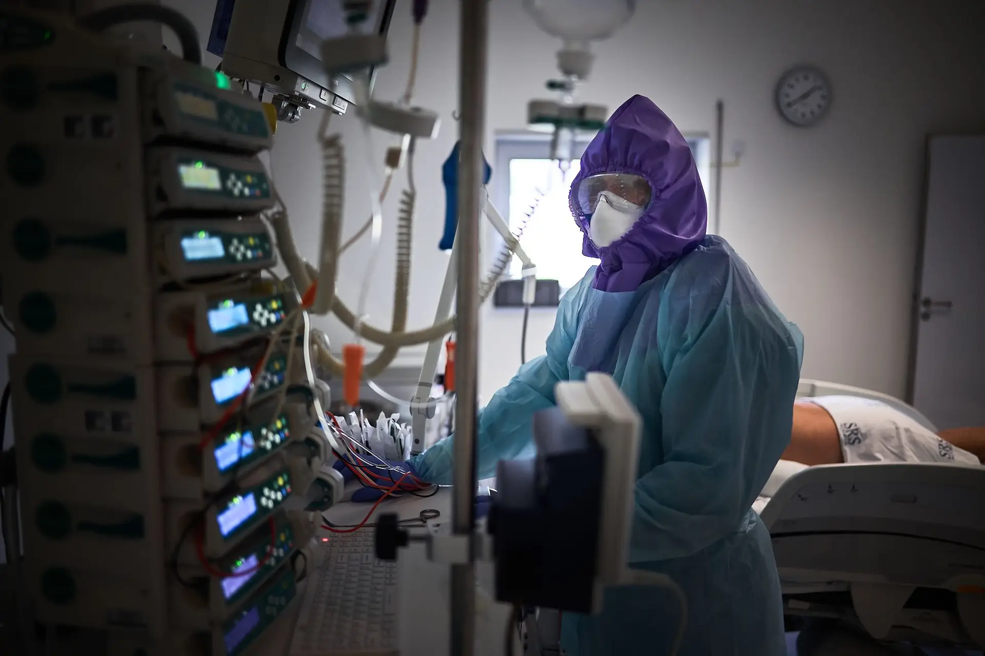Covid-19 responsável por 70,8% do excesso de mortalidade no primeiro ano de pandemia