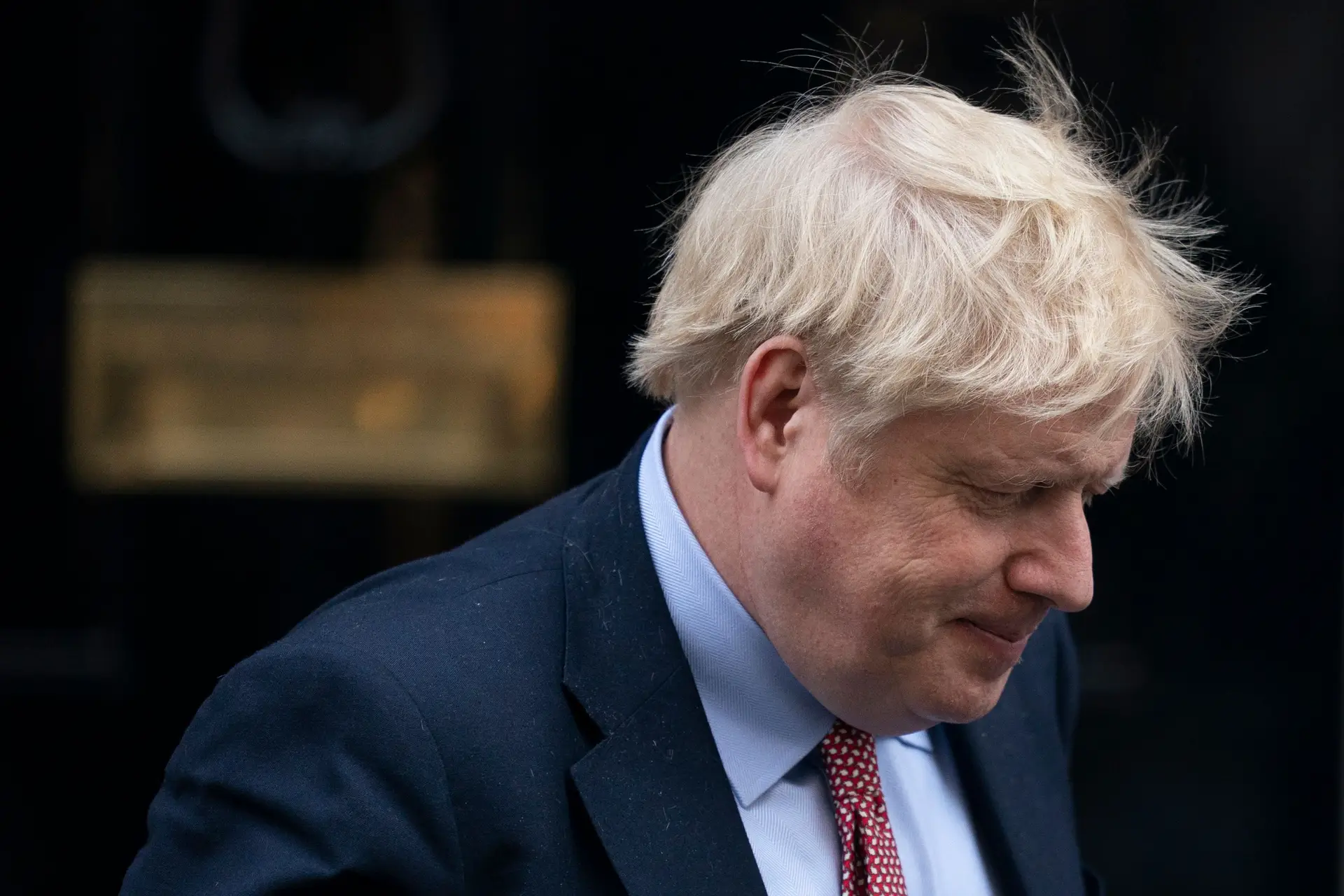 Covid-19: Boris Johnson internado no hospital devido aos sintomas "persistentes"
