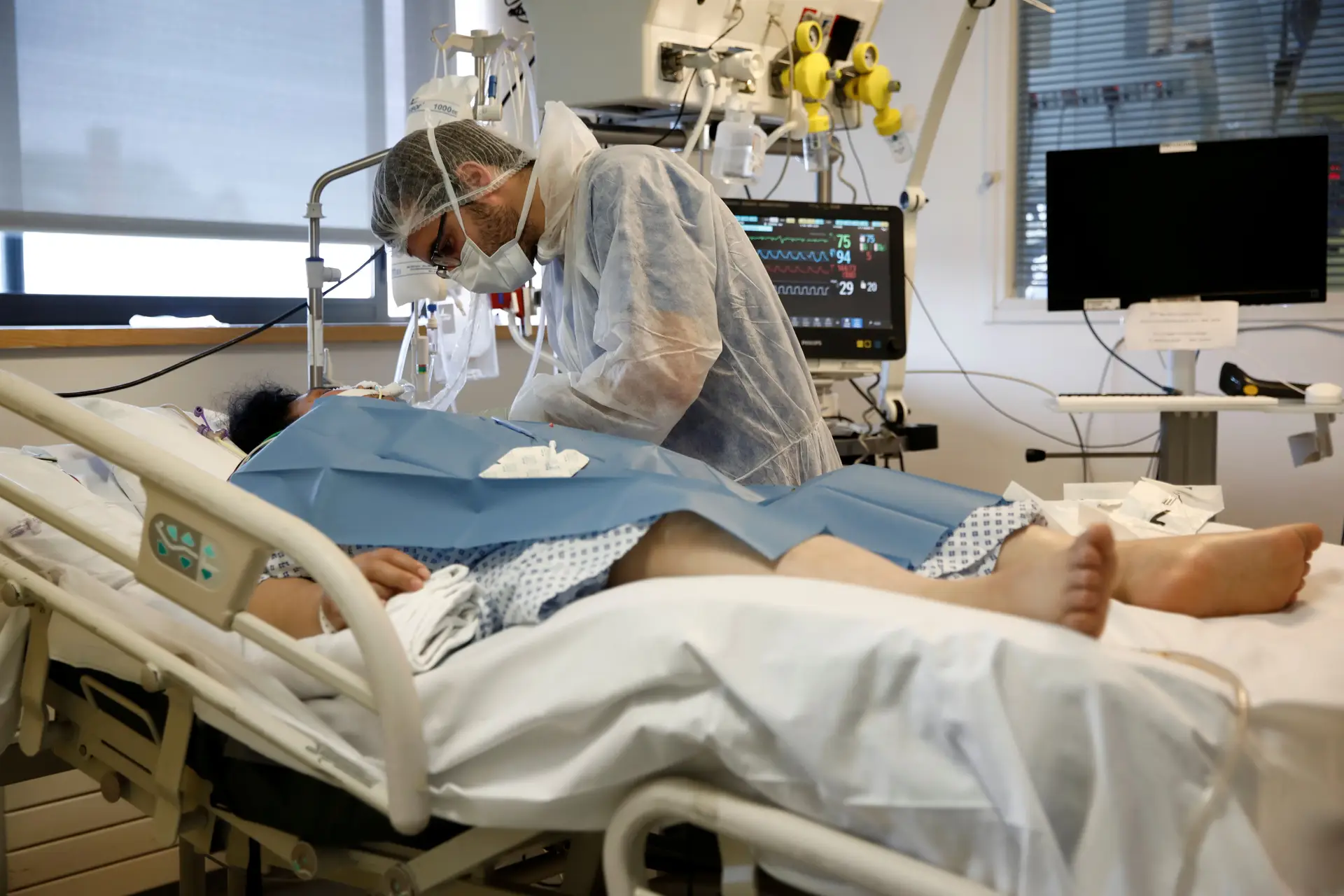 Quase 9 mil pessoas morreram da Covid-19 em França