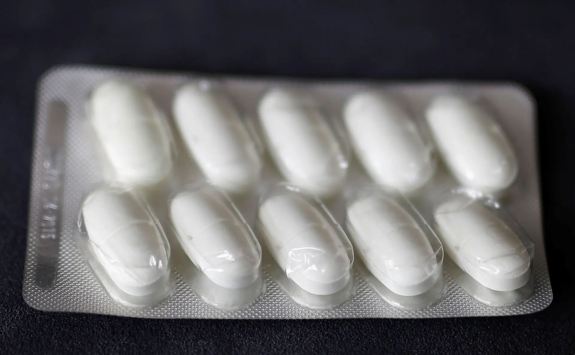 Proteção contra a covid-19 provoca queda de infeções e uso de antibióticos