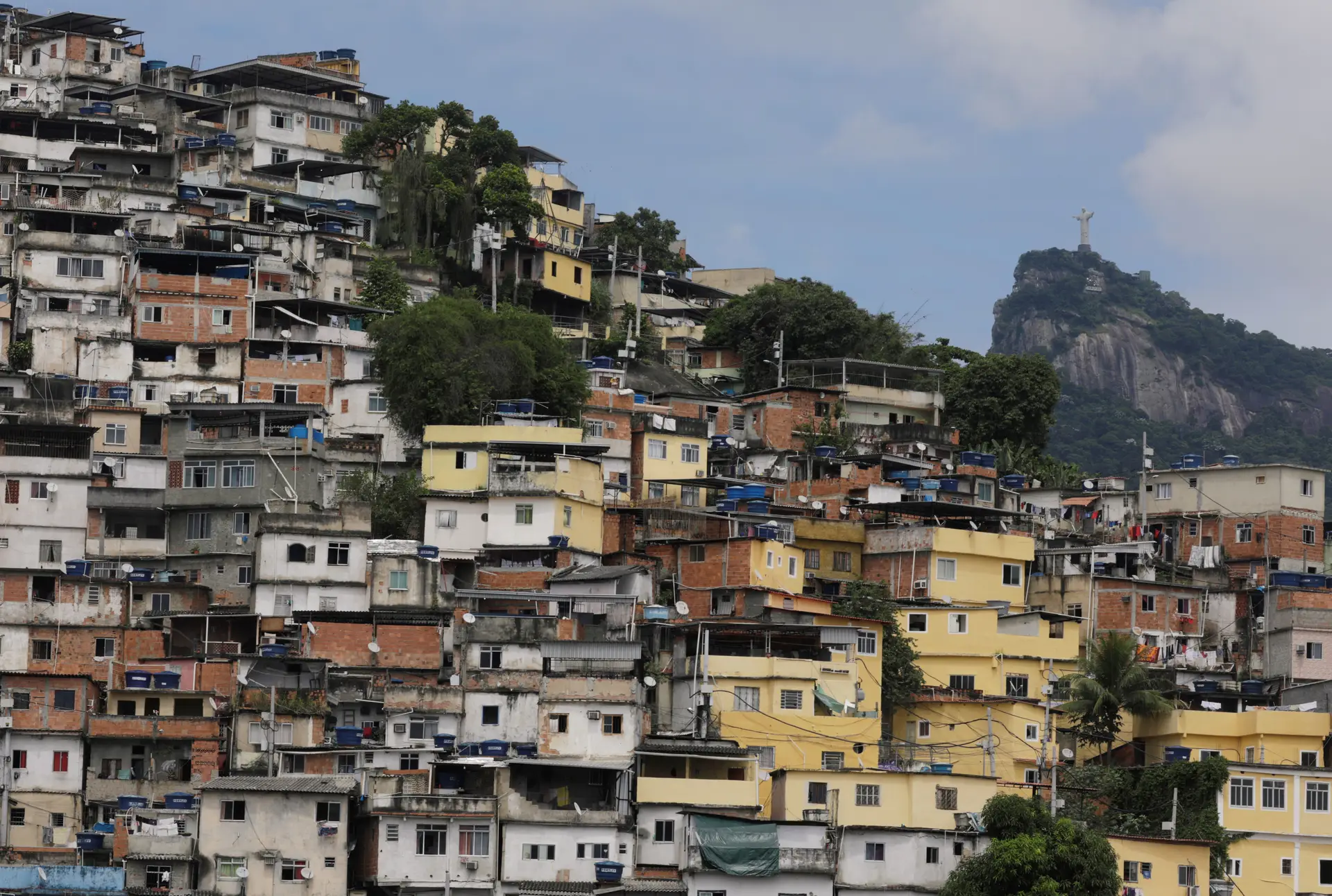 Duas maiores favelas do Rio de Janeiro registam primeiras mortes por Covid-19