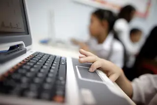 Escola Digital. Primeiros 100 mil computadores distribuídos "já no 1.º período letivo"
