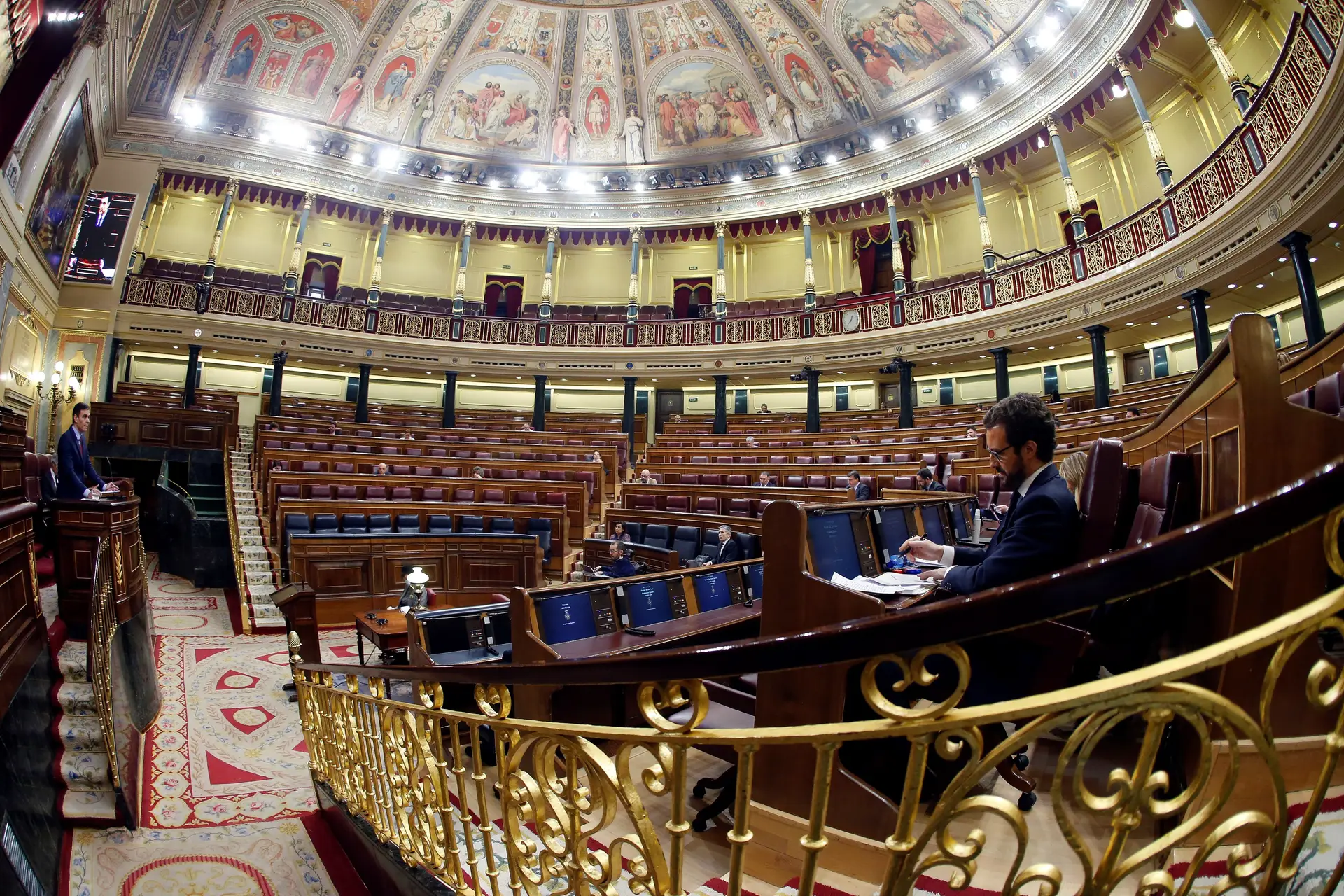 Parlamento espanhol autoriza estado de emergência por mais duas semanas