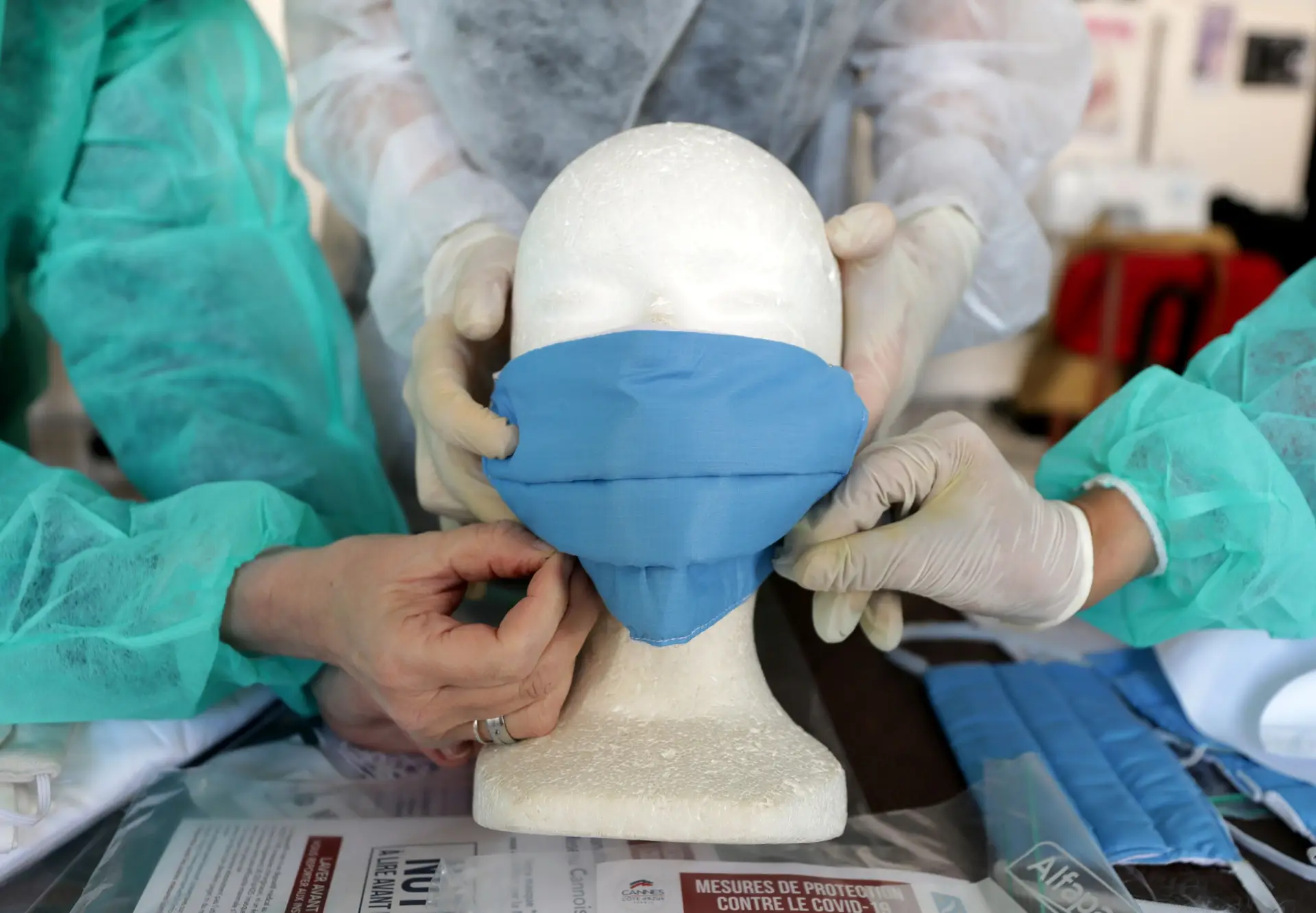 Centro Europeu admite uso generalizado de máscaras em locais com muita gente