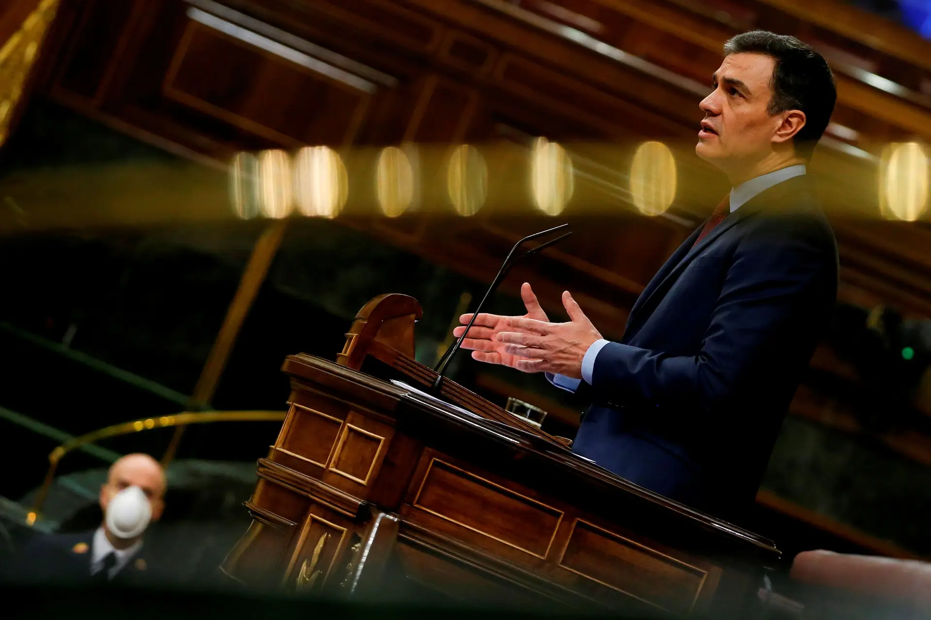 Pedro Sánchez pede para oposição seguir o exemplo de Portugal