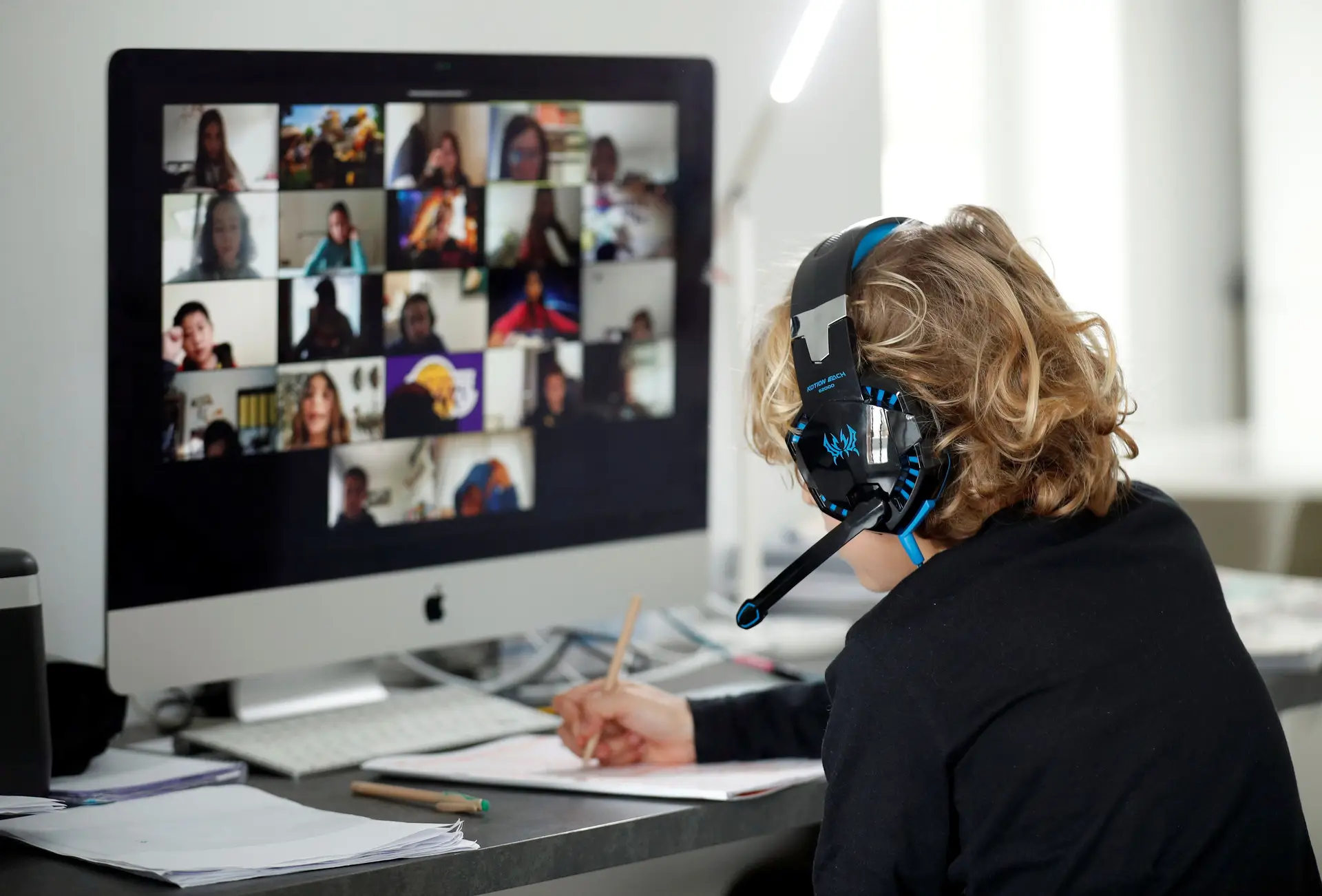 Quase metade das empresas quer manter regime de teletrabalho