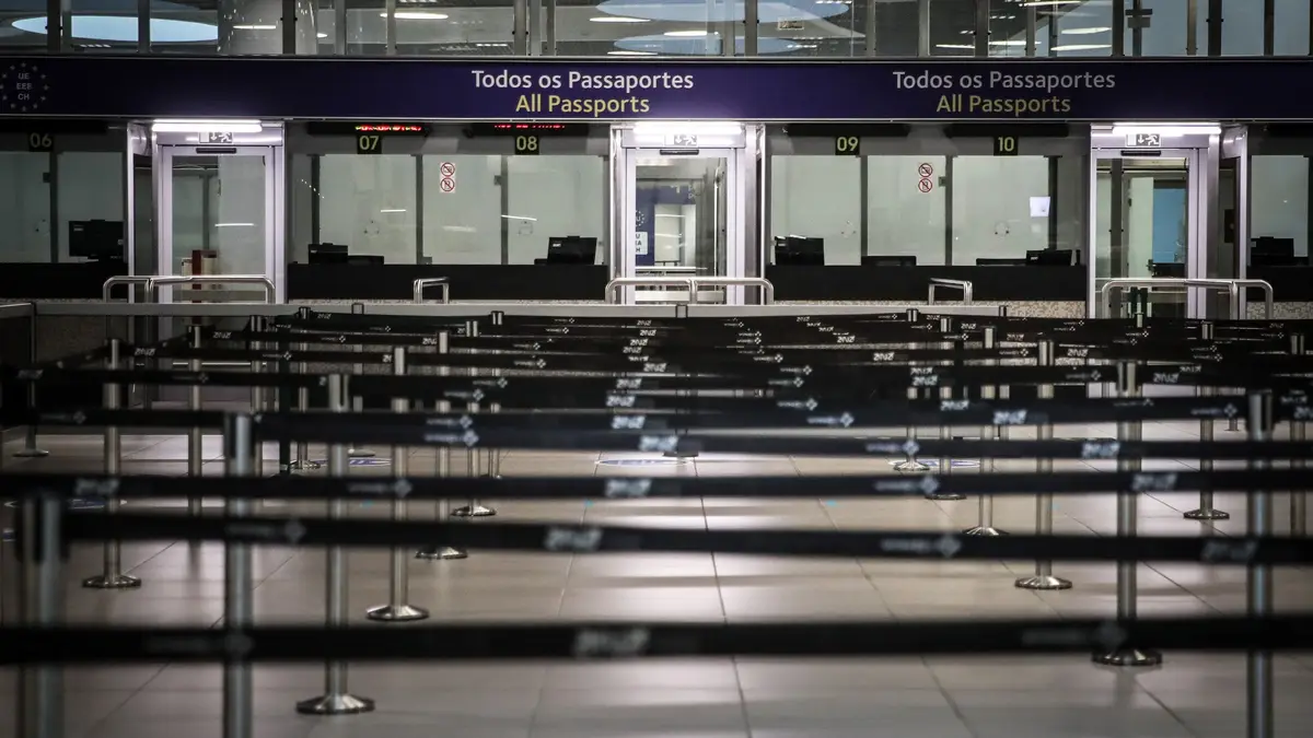 O Aeroporto Humberto Delgado, em Lisboa, completamente vazio.