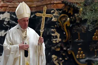 Papa homenageia padres que morreram com Covid-19