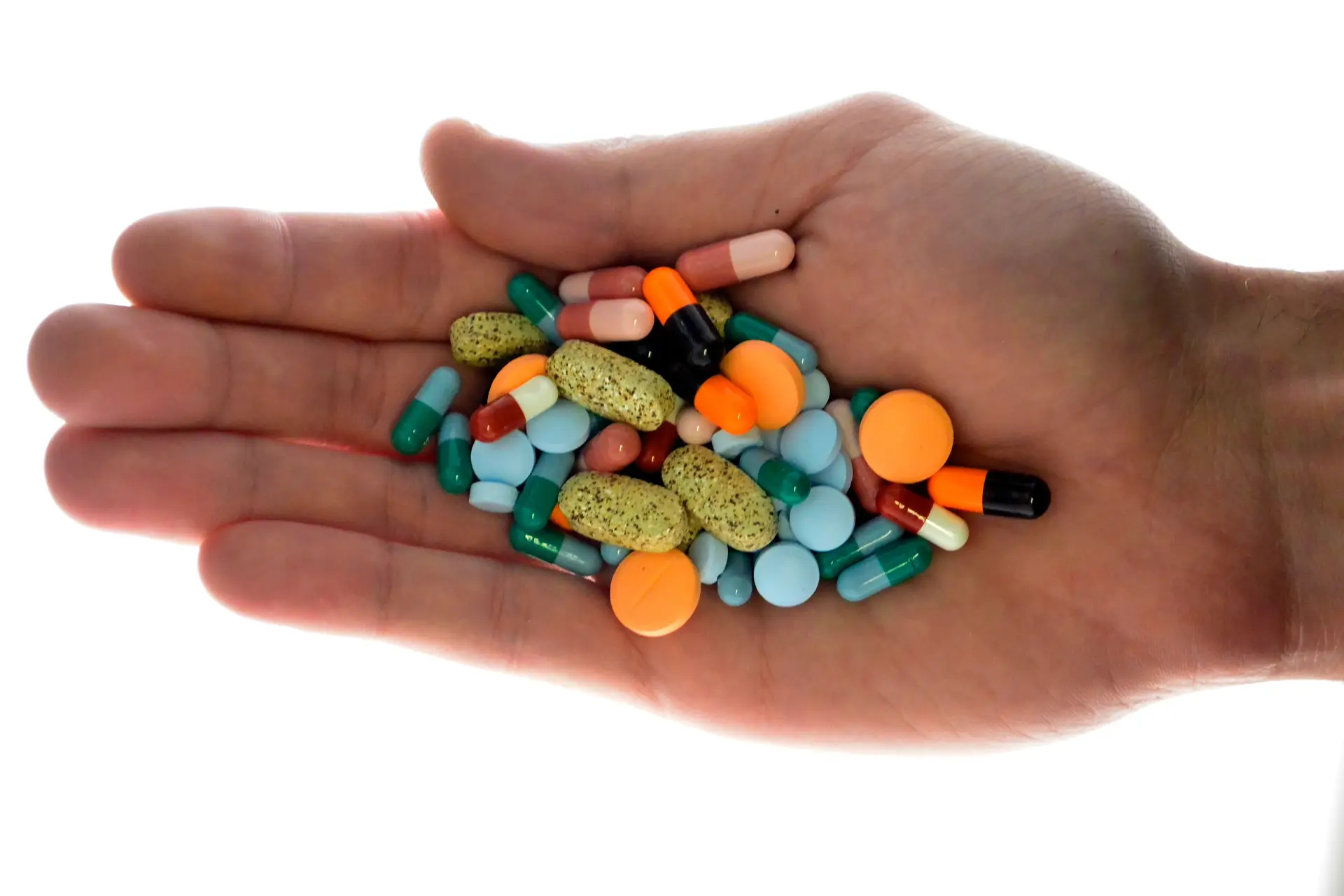 OMS alerta para falsos medicamentos para a Covid-19 com "efeitos colaterais sérios"