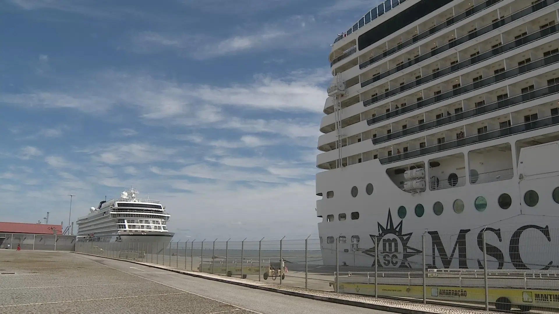 Navio que atracou em Lisboa parte às 24:00